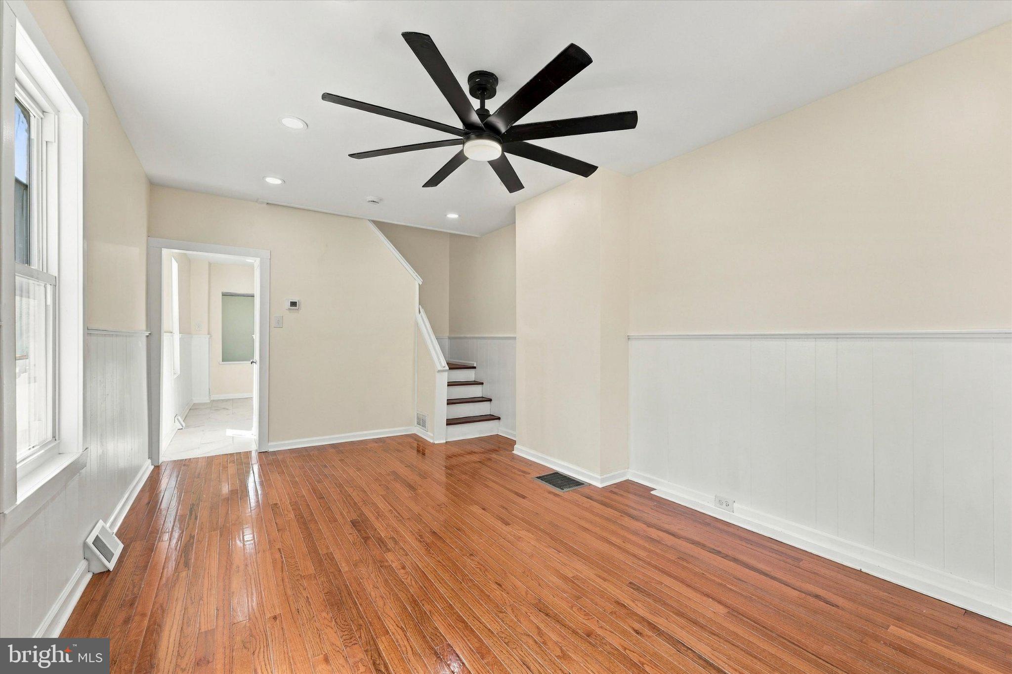 6 RHODES AVENUE