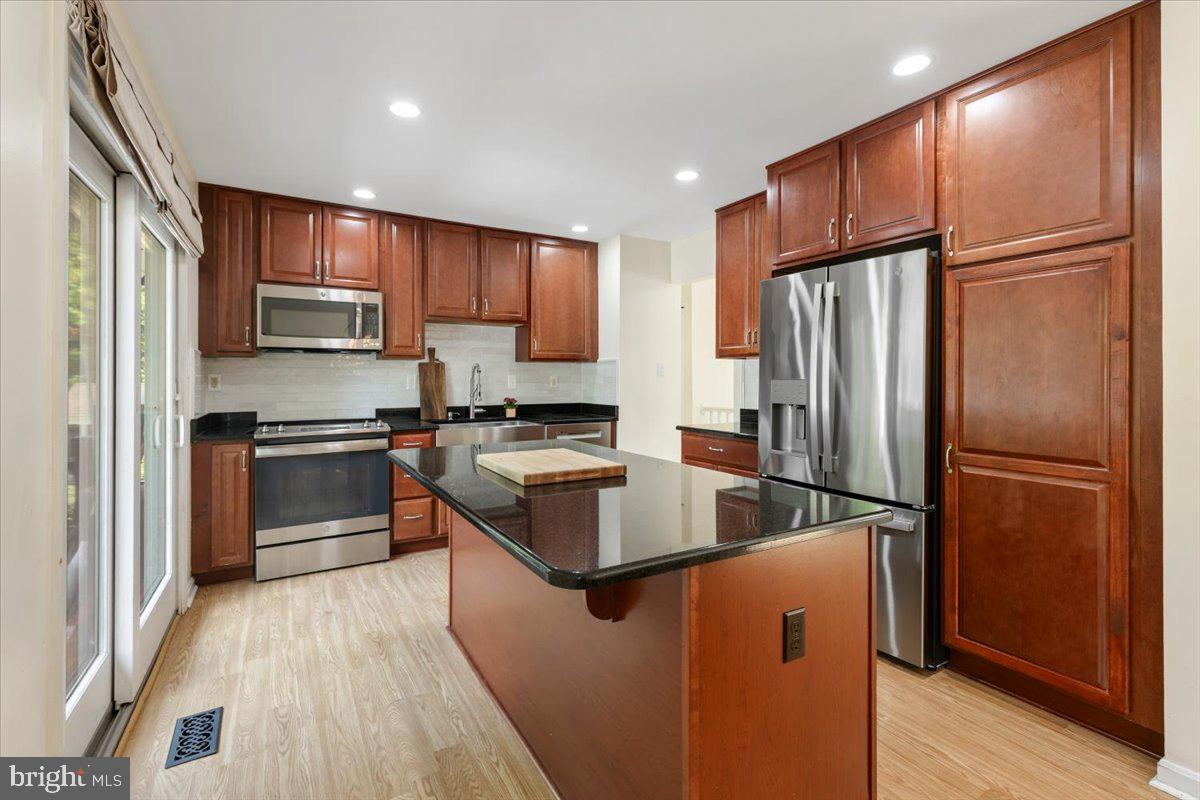 LAKEWOOD HILLS - Residential