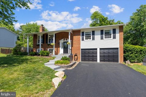 Photo of 7001 Spur Road, SPRINGFIELD, VA 22153 (MLS # VAFX2312408)