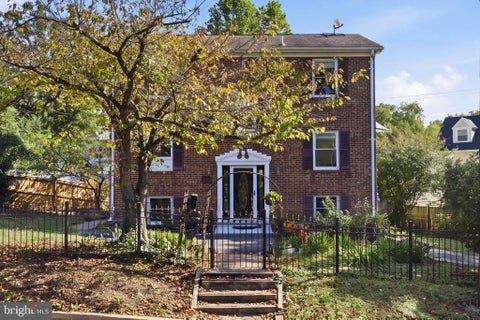 Photo of 413 S Pershing Drive, ARLINGTON, VA 22204 (MLS # VAAR2081304)