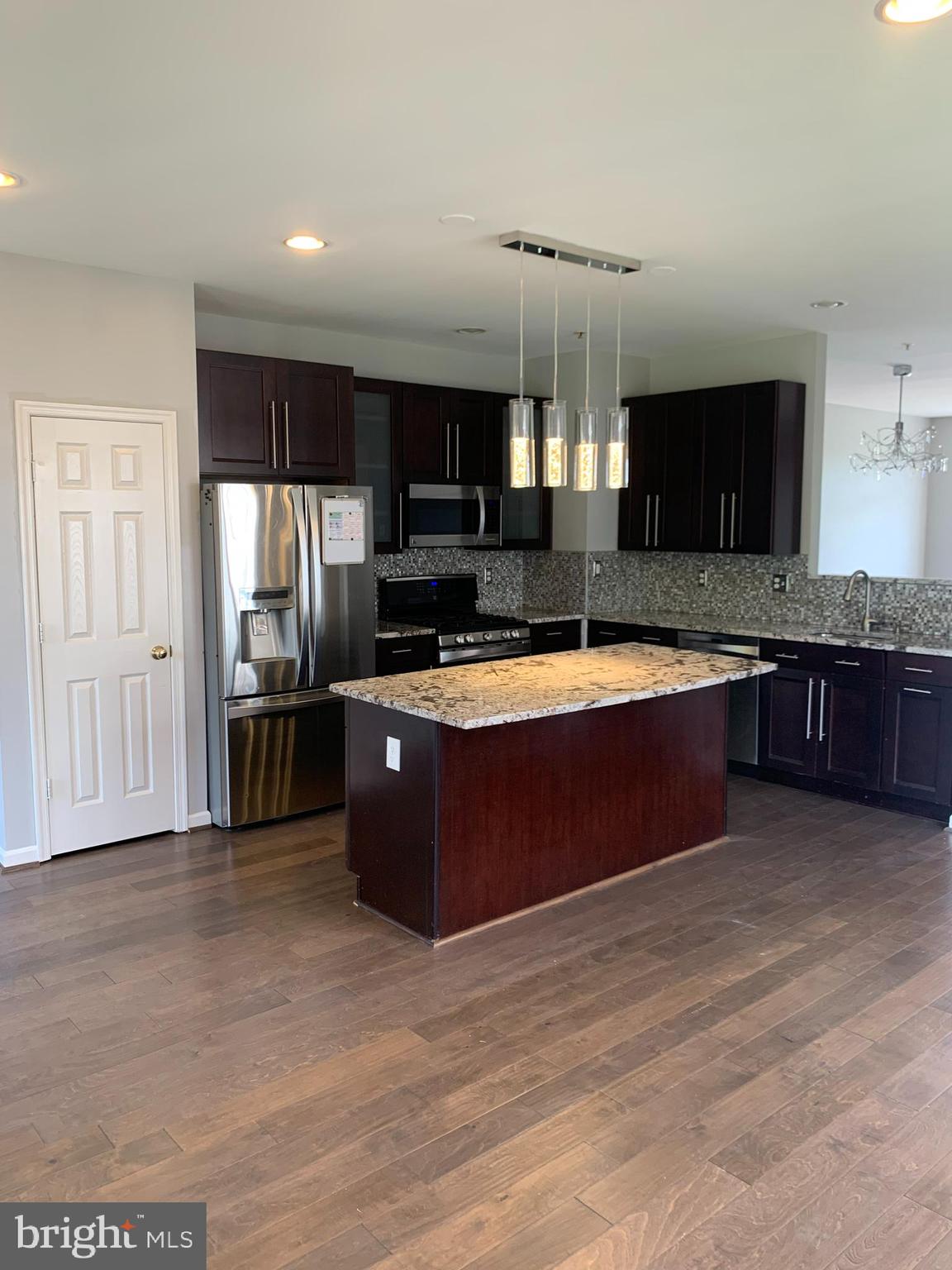 WESTVIEW CORPORATE CENTER - Residential Lease