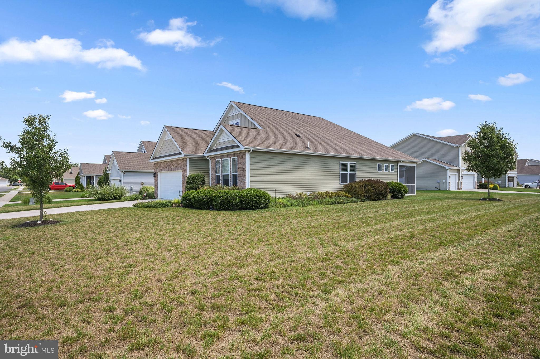 20424 BEACHFIELD LANE