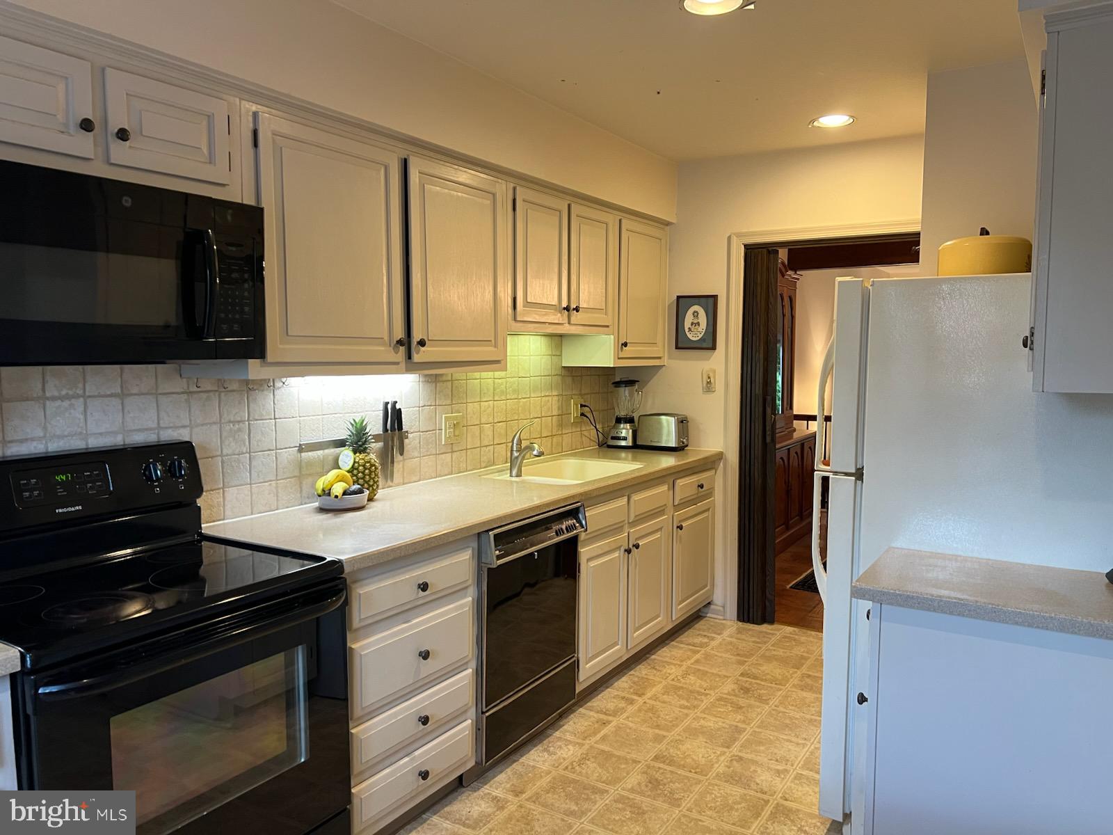 633 E MAIN STREET #D4
