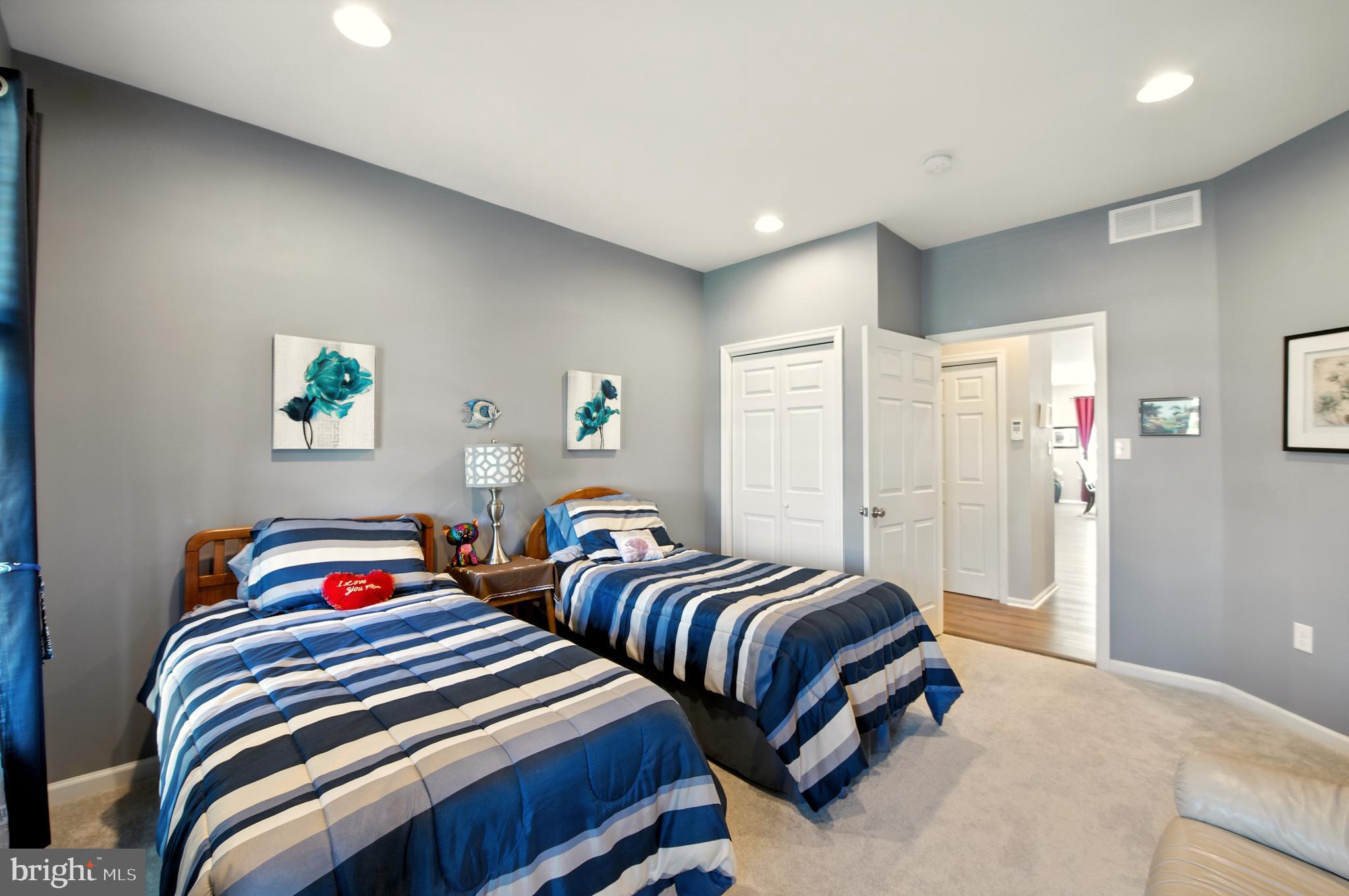 LAKE COMO WOODS - Residential