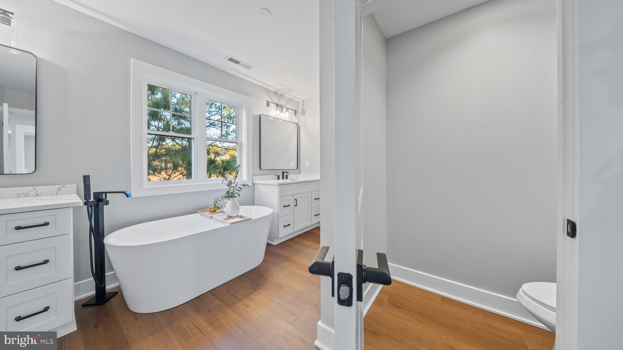 LIGHTHOUSE SOUND - Residential