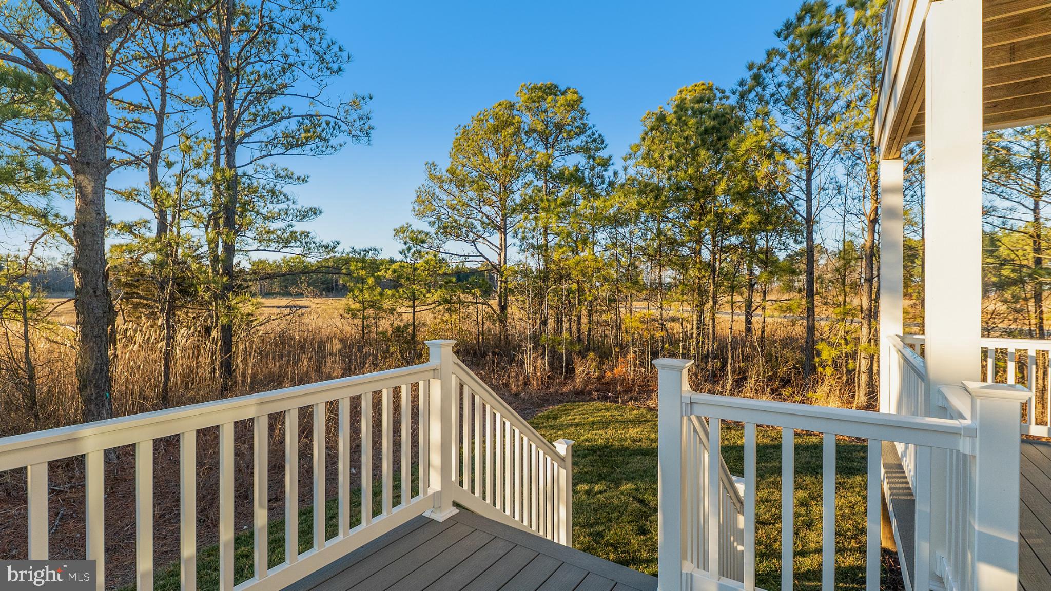 LIGHTHOUSE SOUND - Residential