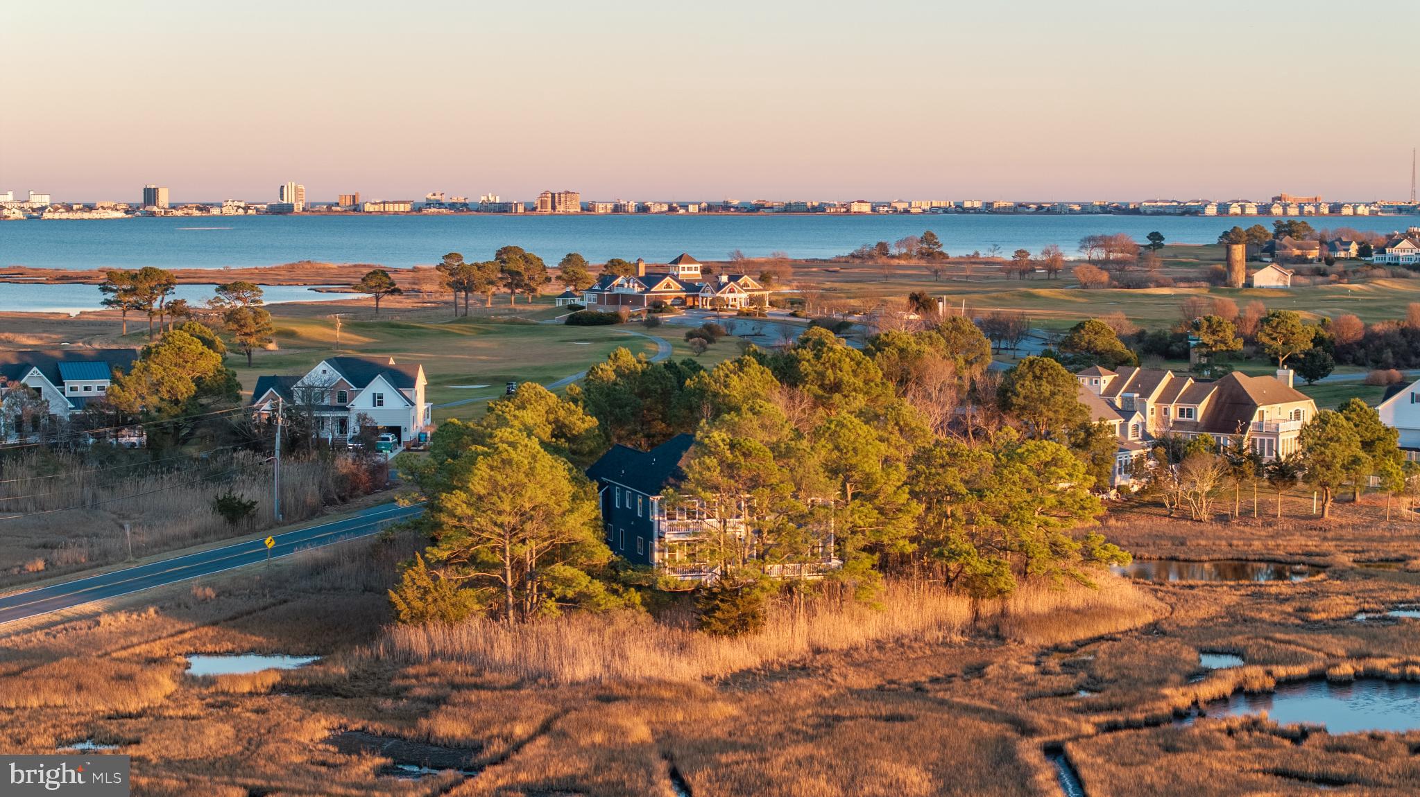 LIGHTHOUSE SOUND - Residential