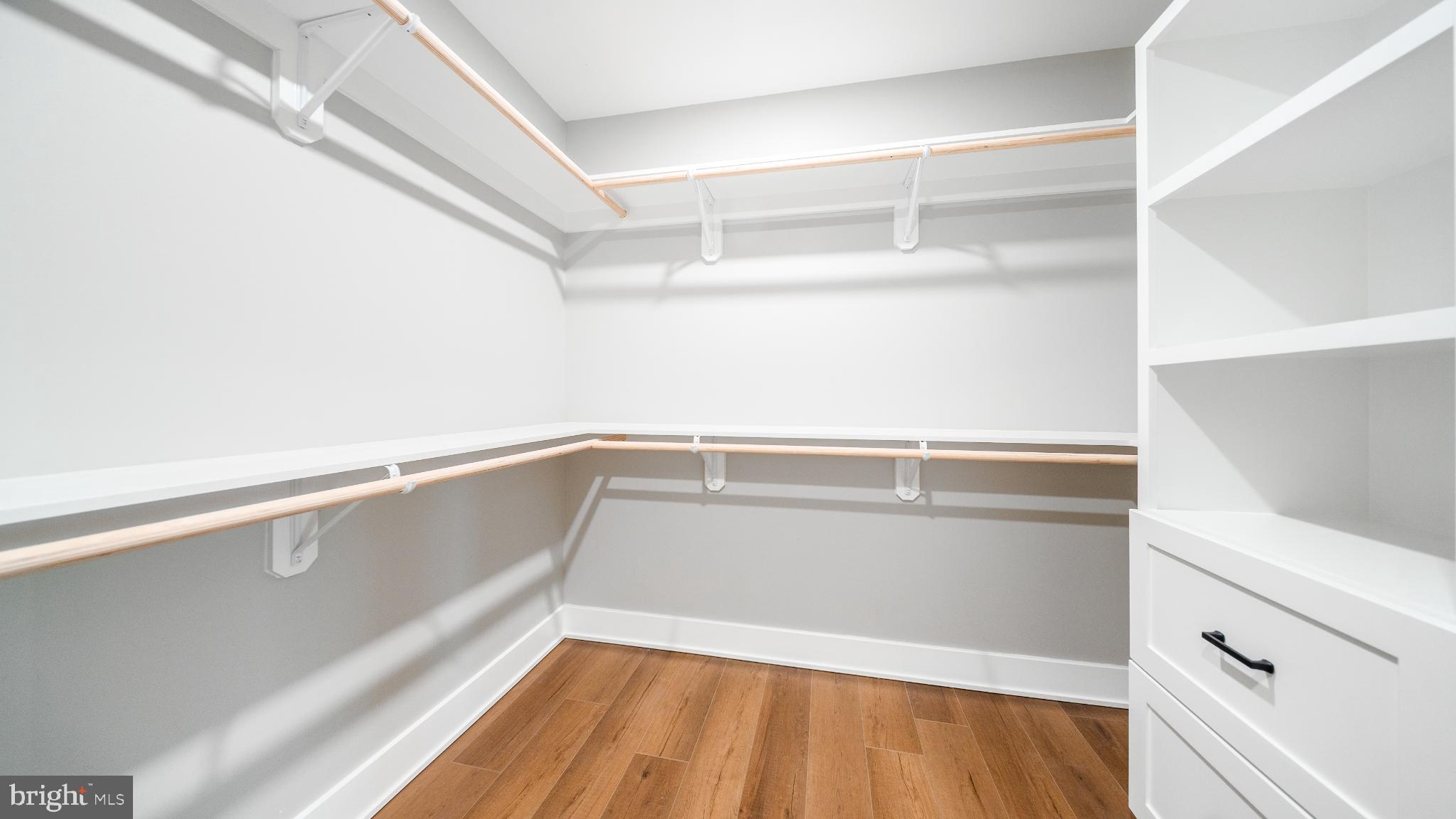 LIGHTHOUSE SOUND - Residential