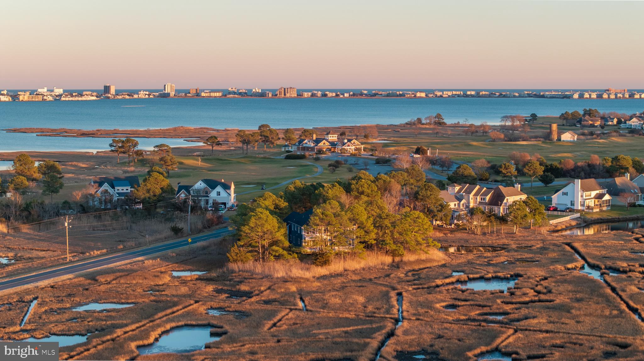 LIGHTHOUSE SOUND - Residential