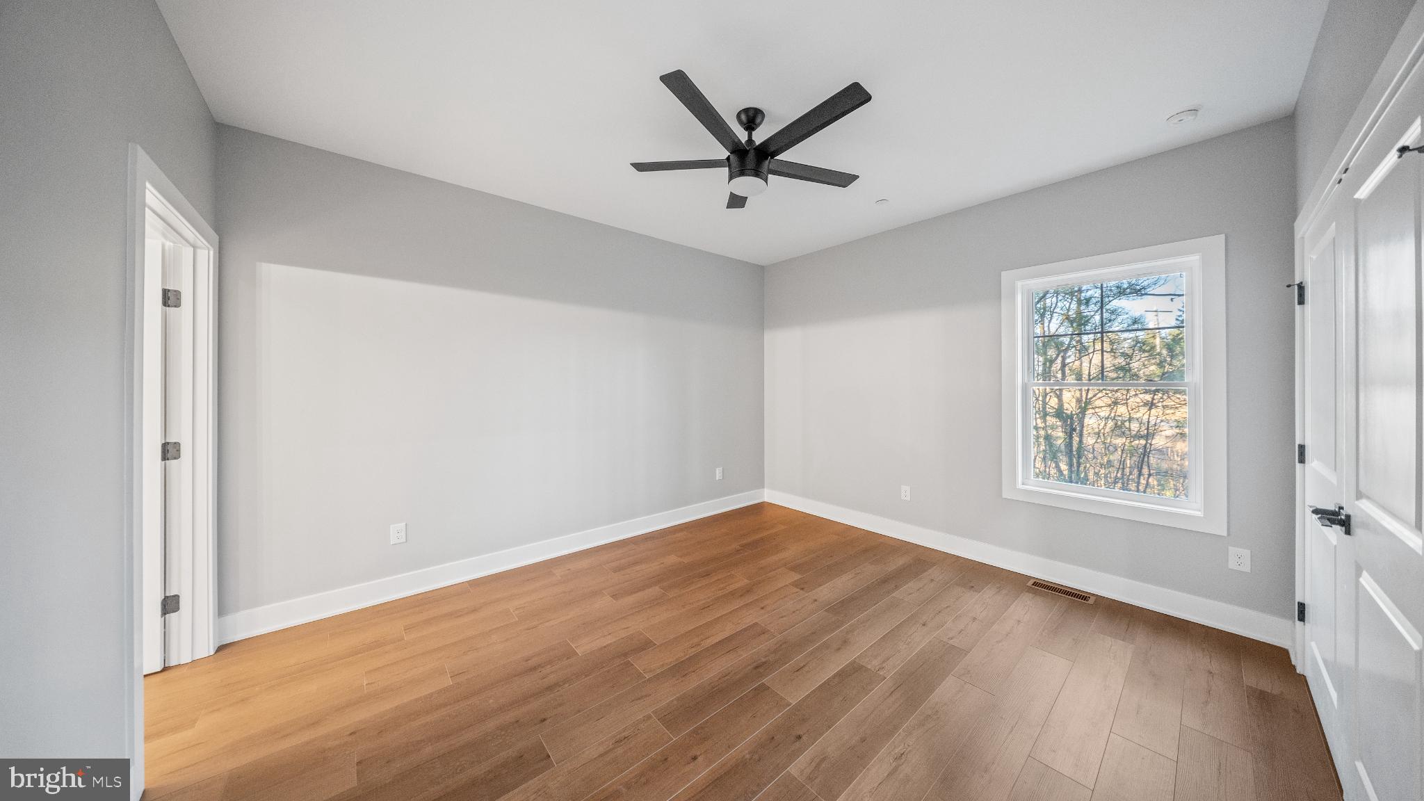 LIGHTHOUSE SOUND - Residential