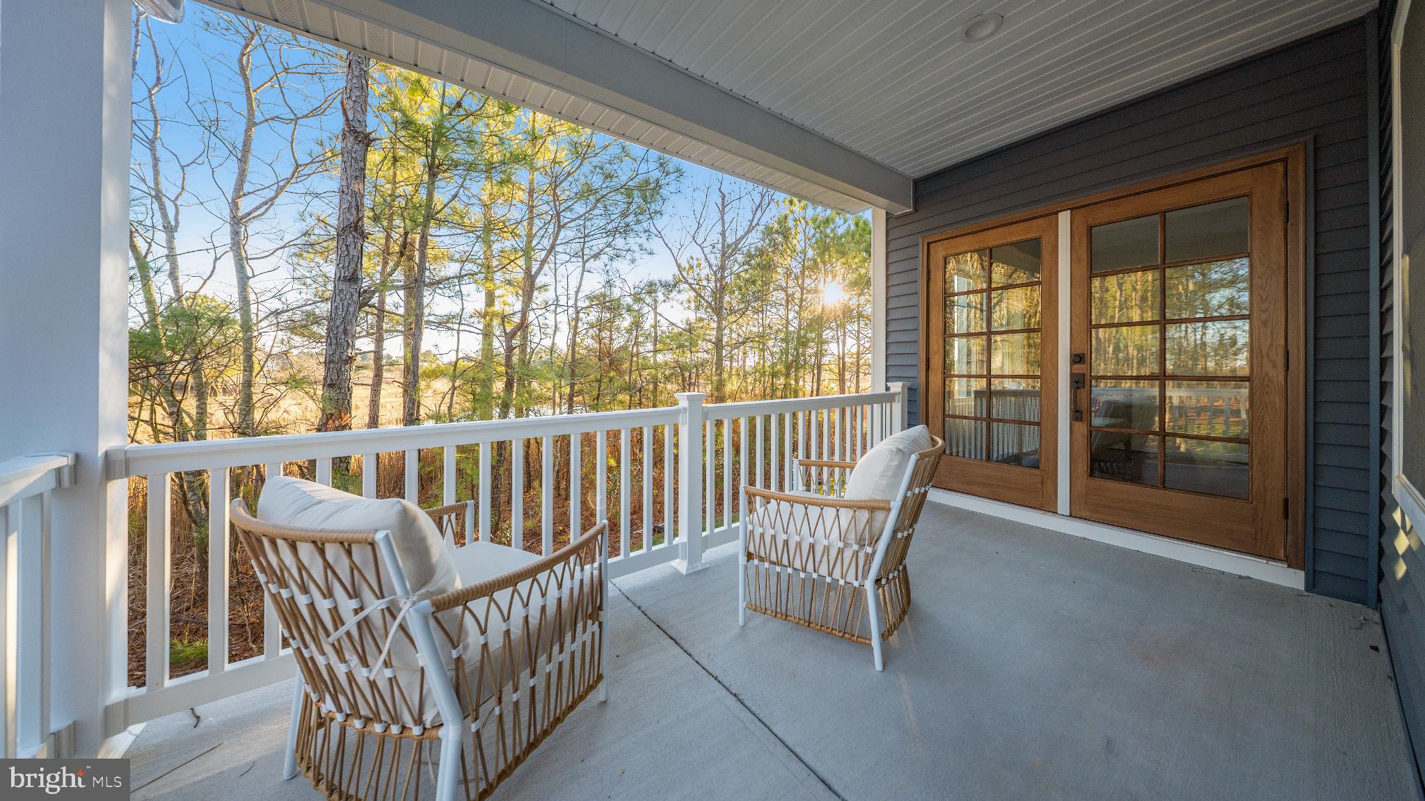 LIGHTHOUSE SOUND - Residential