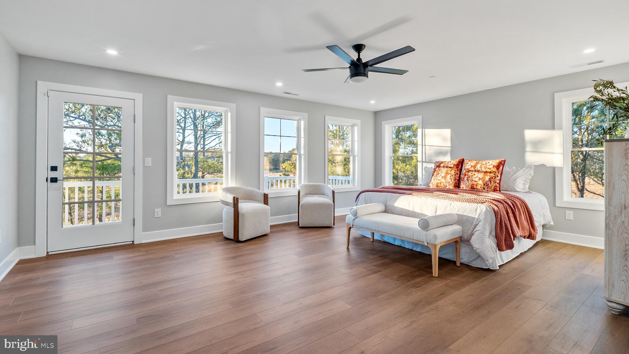 LIGHTHOUSE SOUND - Residential