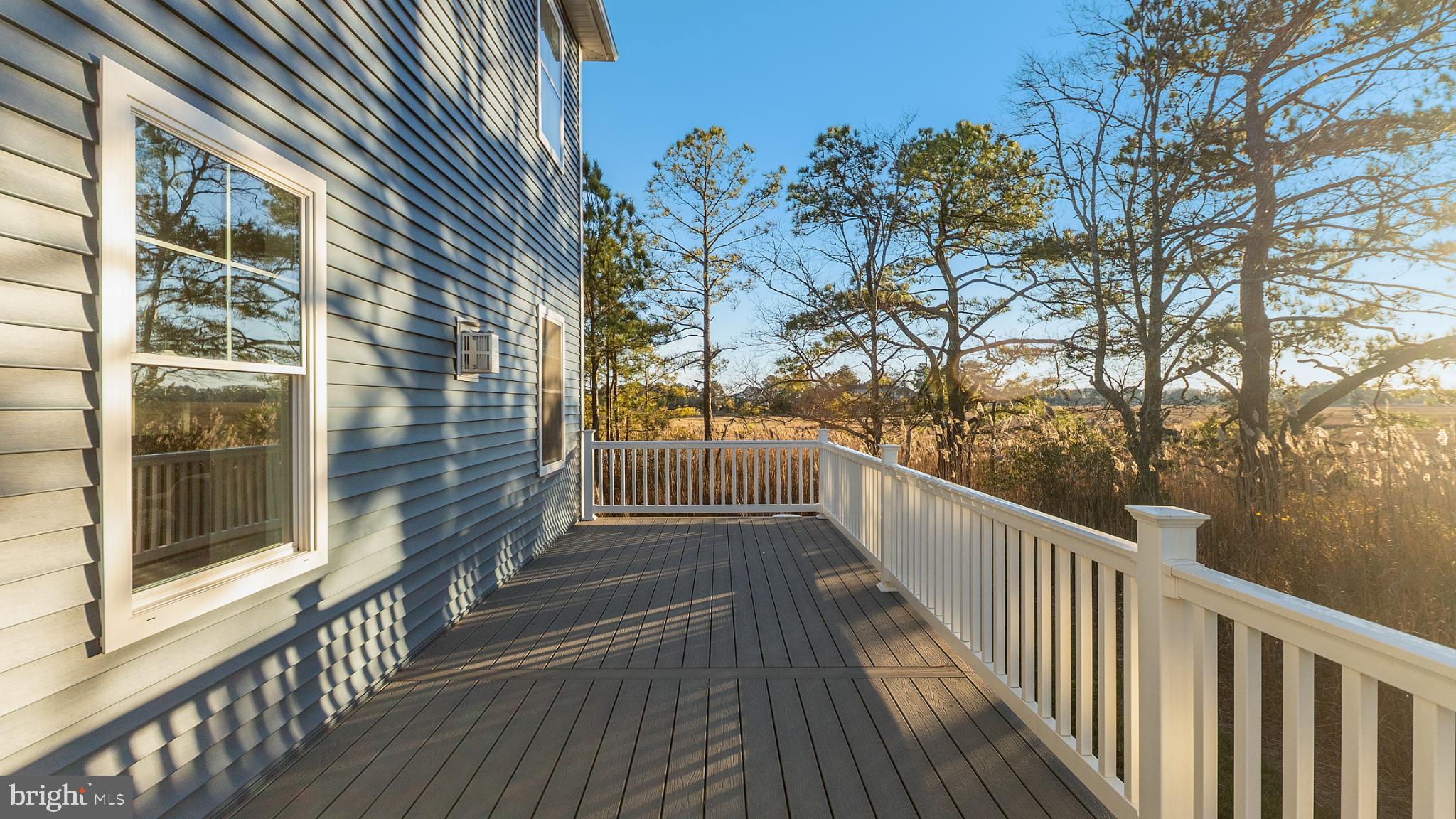 LIGHTHOUSE SOUND - Residential