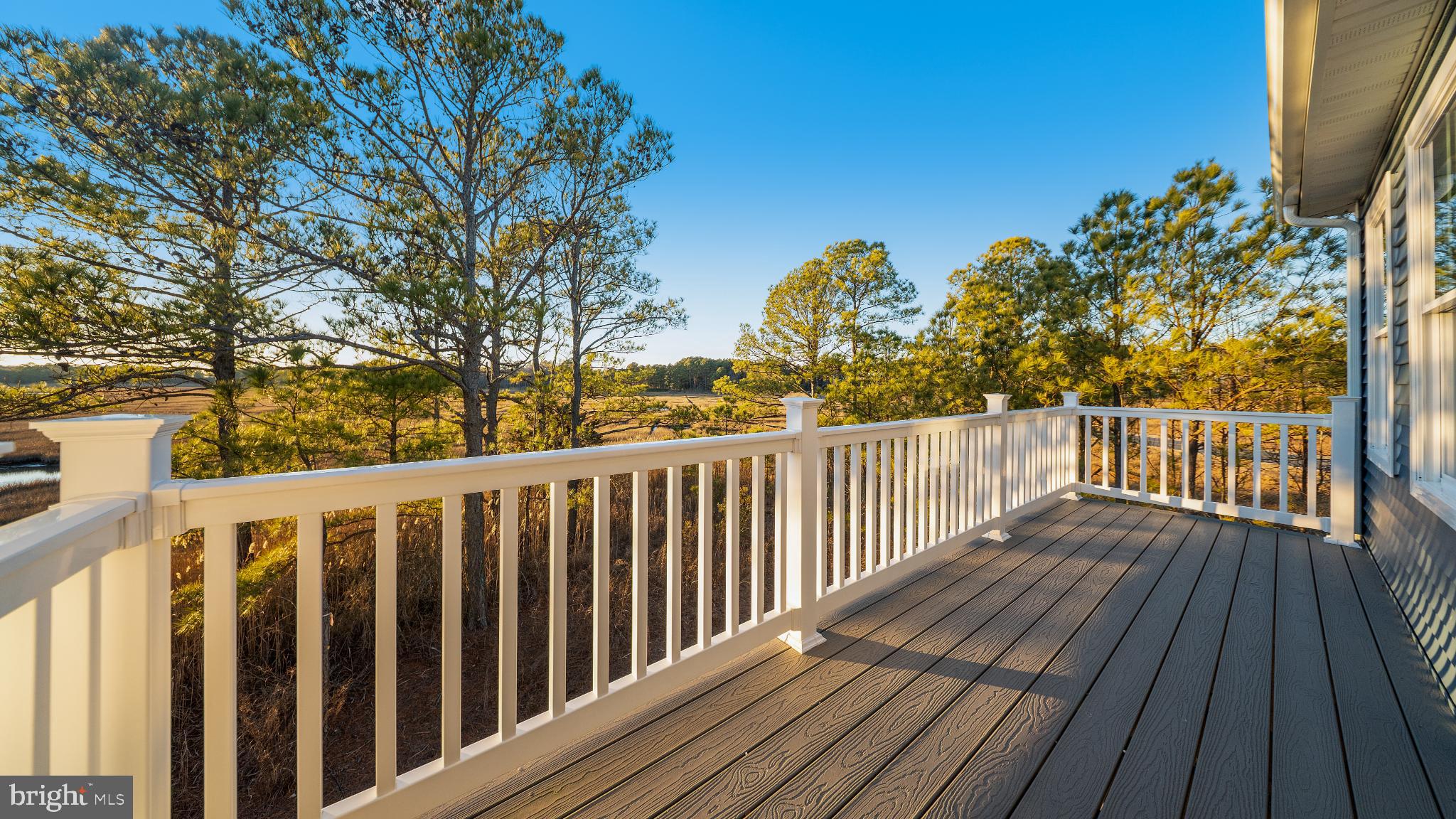 LIGHTHOUSE SOUND - Residential