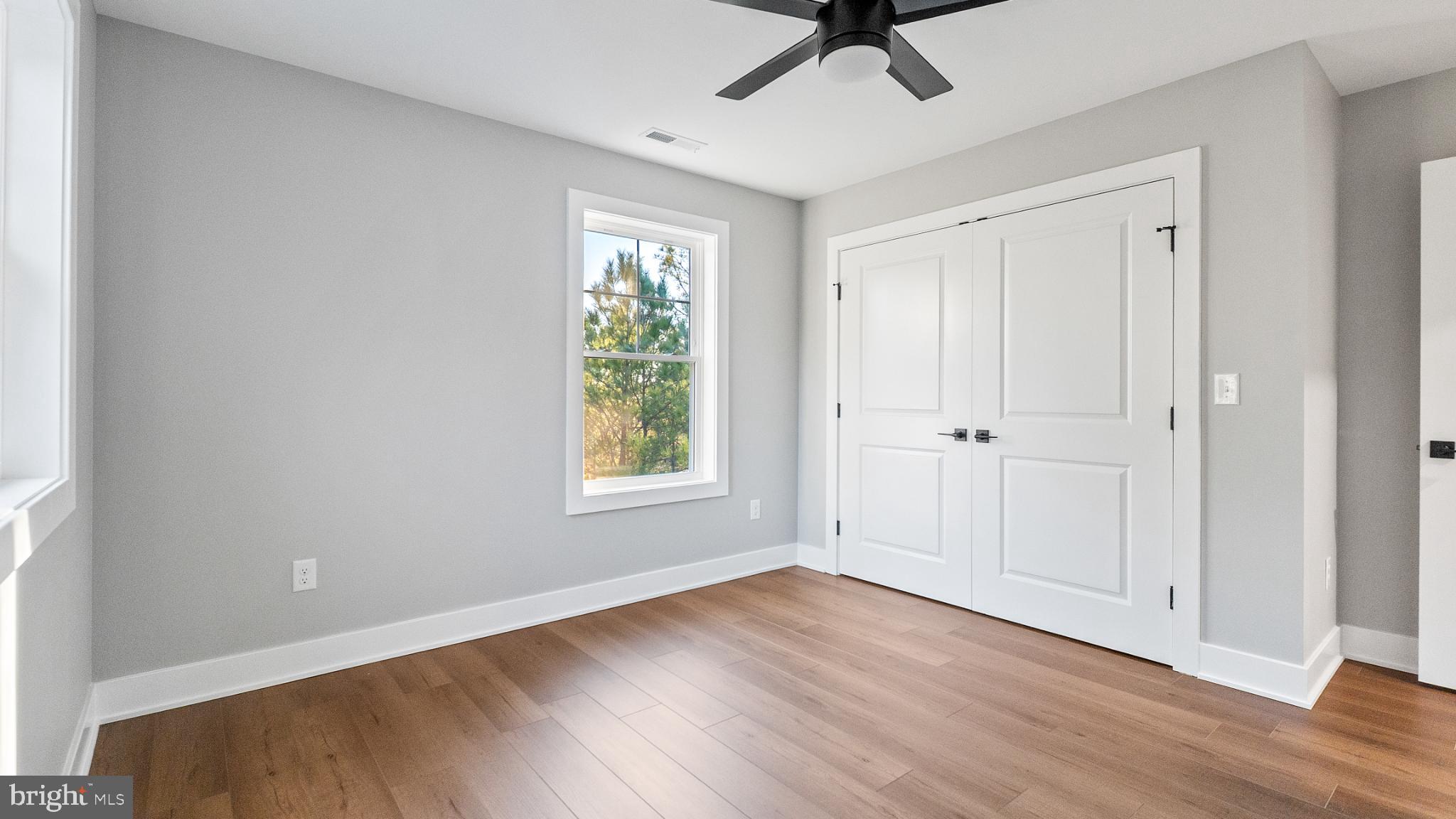 LIGHTHOUSE SOUND - Residential