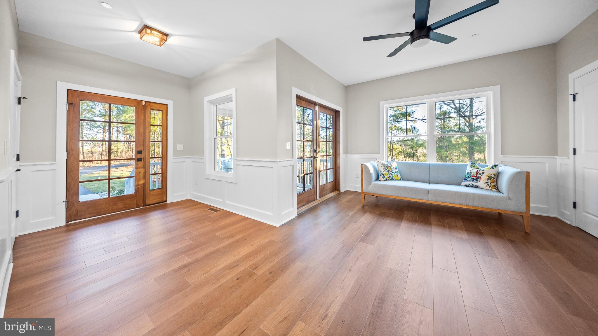 LIGHTHOUSE SOUND - Residential