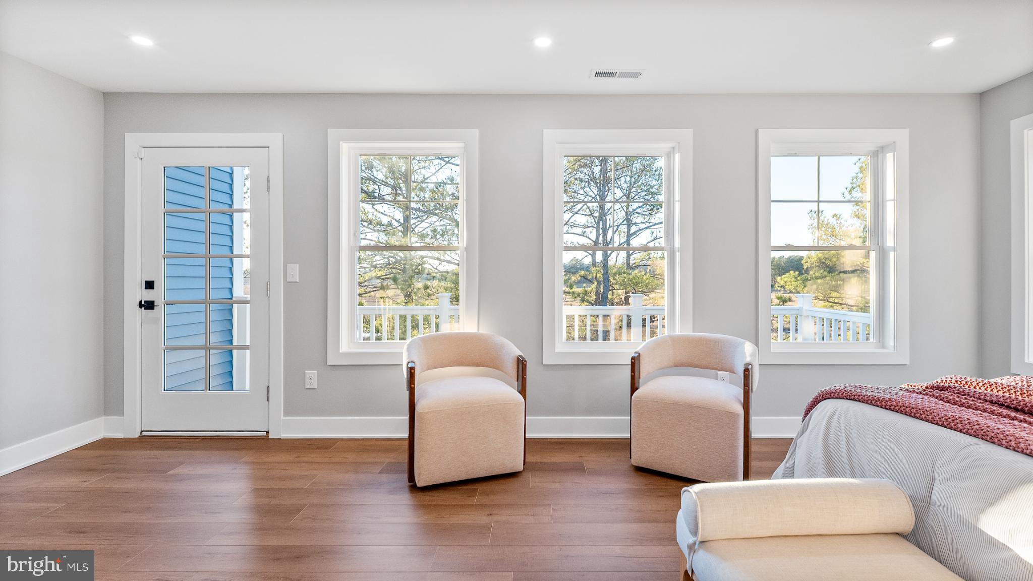 LIGHTHOUSE SOUND - Residential