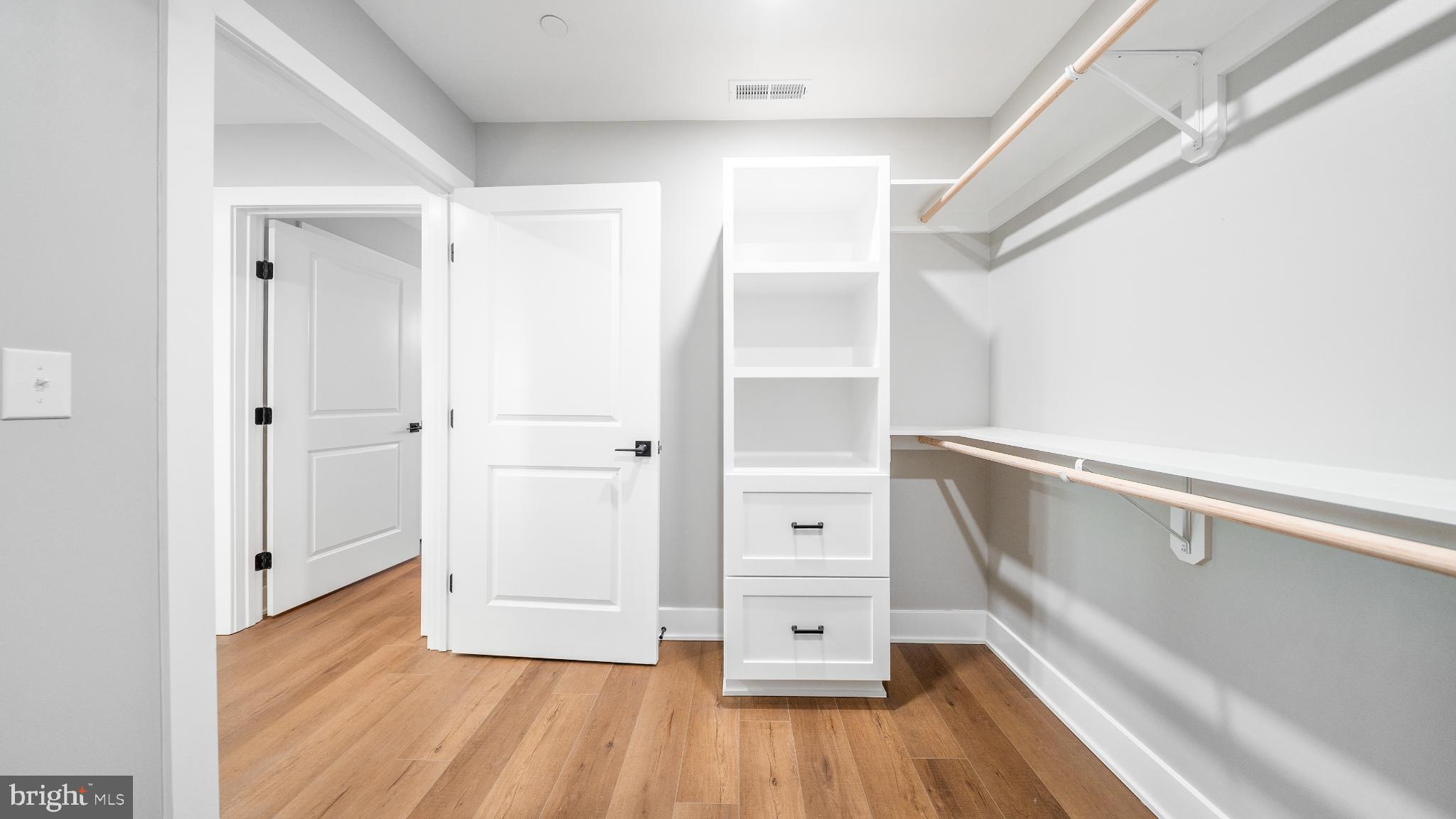 LIGHTHOUSE SOUND - Residential