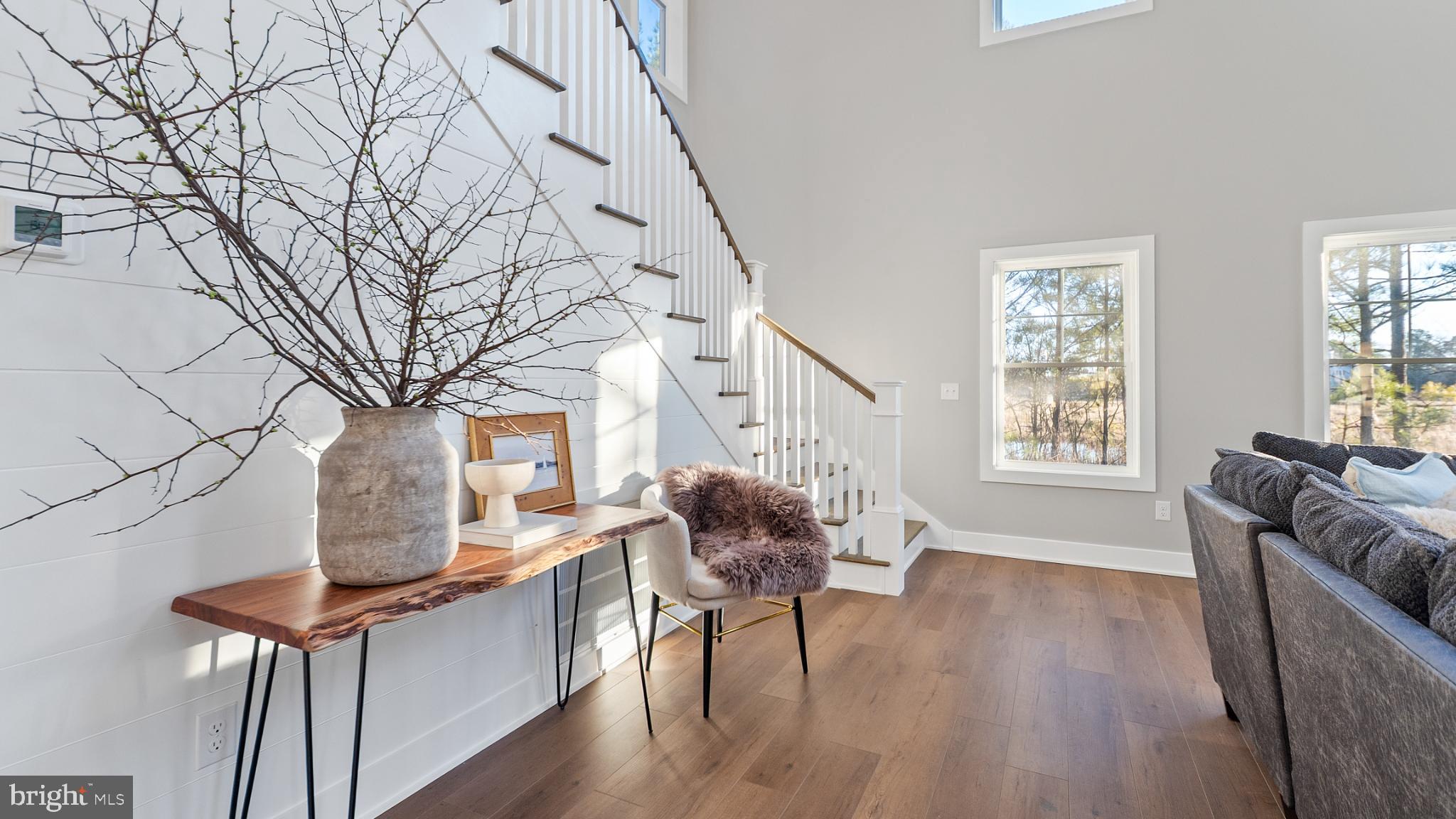 LIGHTHOUSE SOUND - Residential