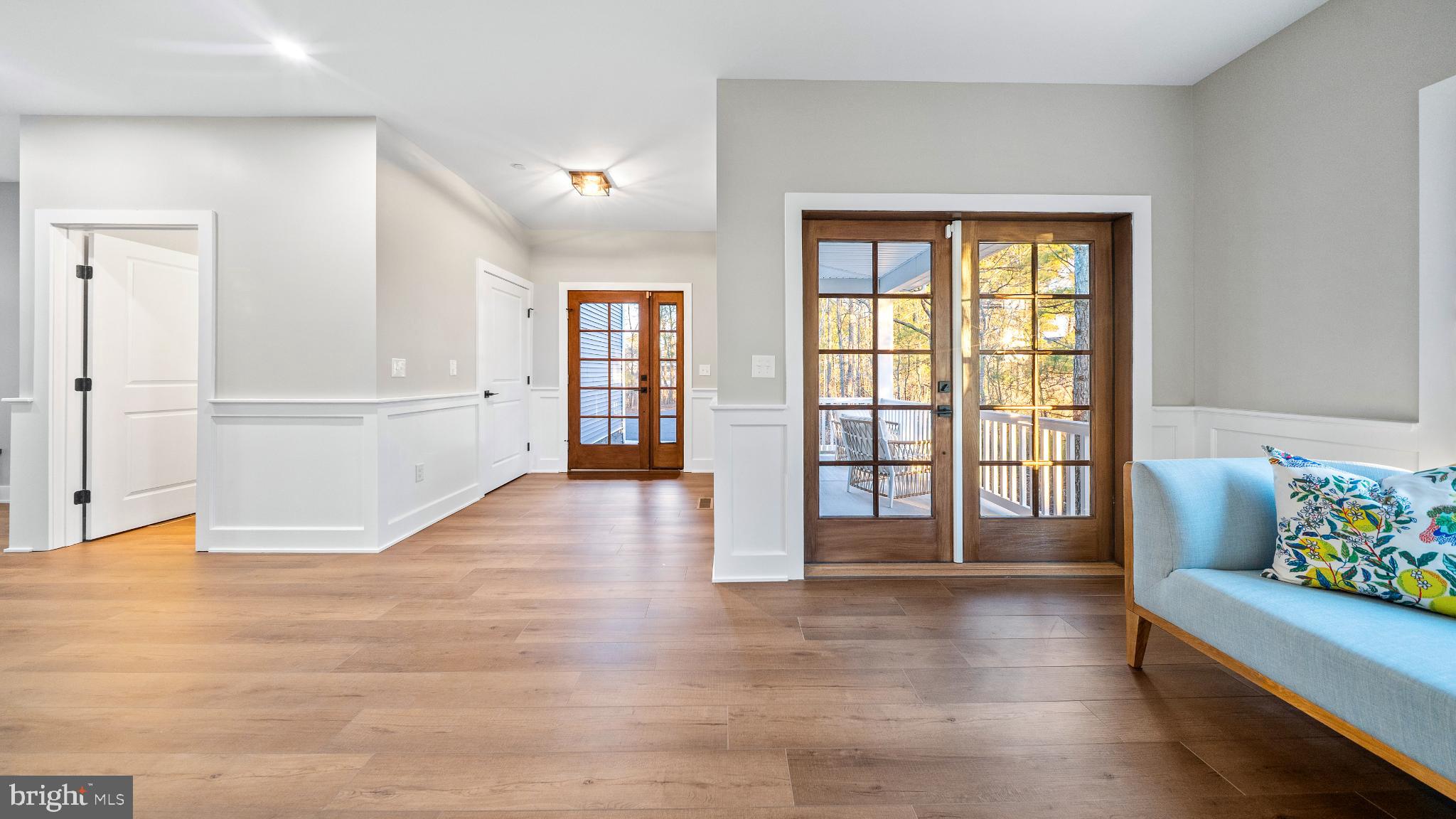 LIGHTHOUSE SOUND - Residential