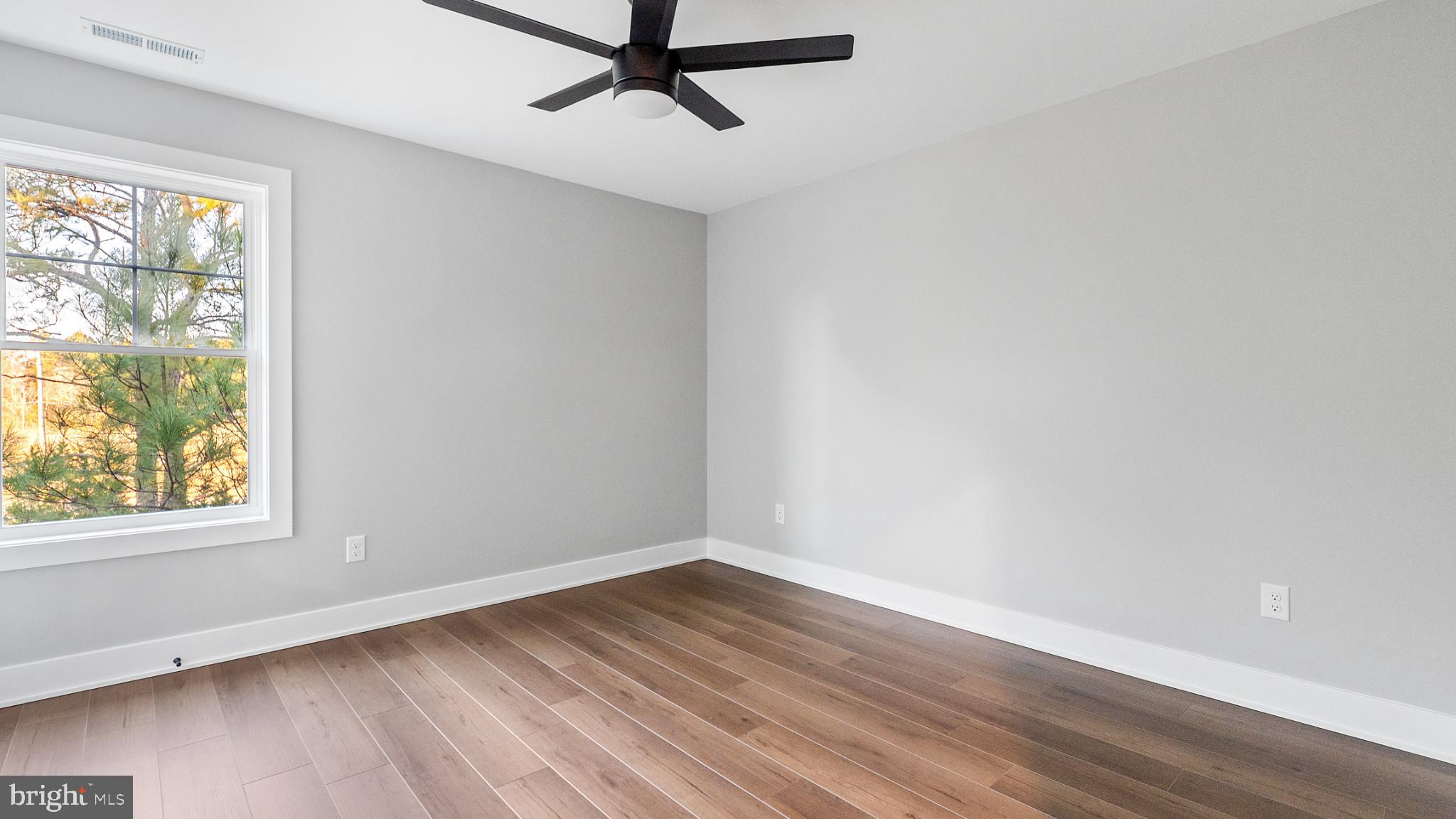 LIGHTHOUSE SOUND - Residential