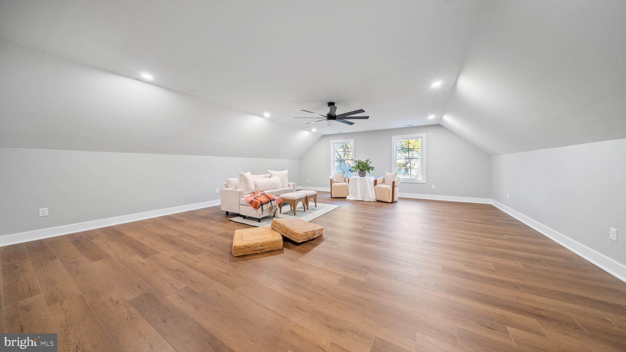 LIGHTHOUSE SOUND - Residential