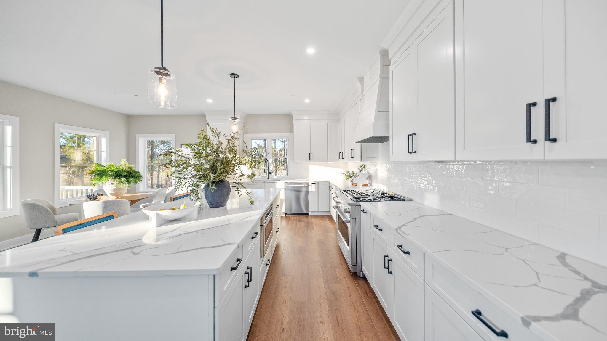 LIGHTHOUSE SOUND - Residential