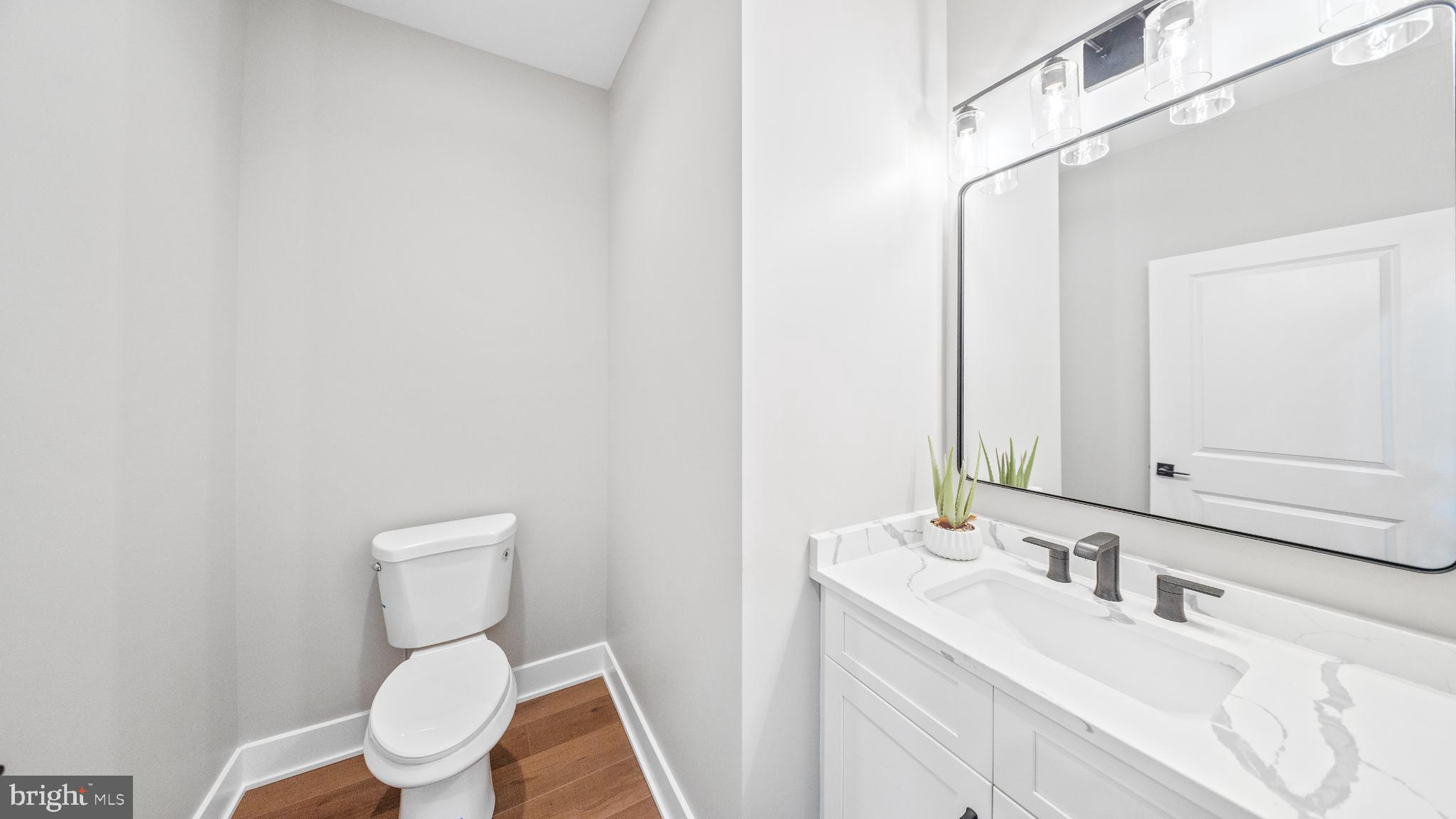 LIGHTHOUSE SOUND - Residential