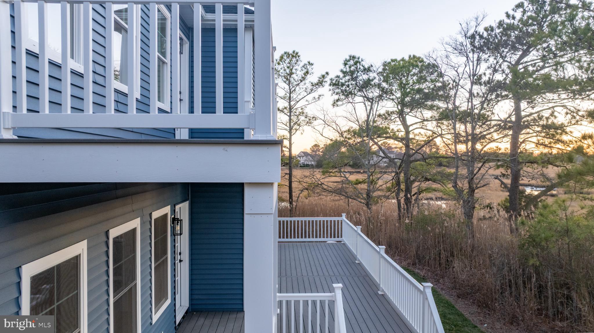 LIGHTHOUSE SOUND - Residential