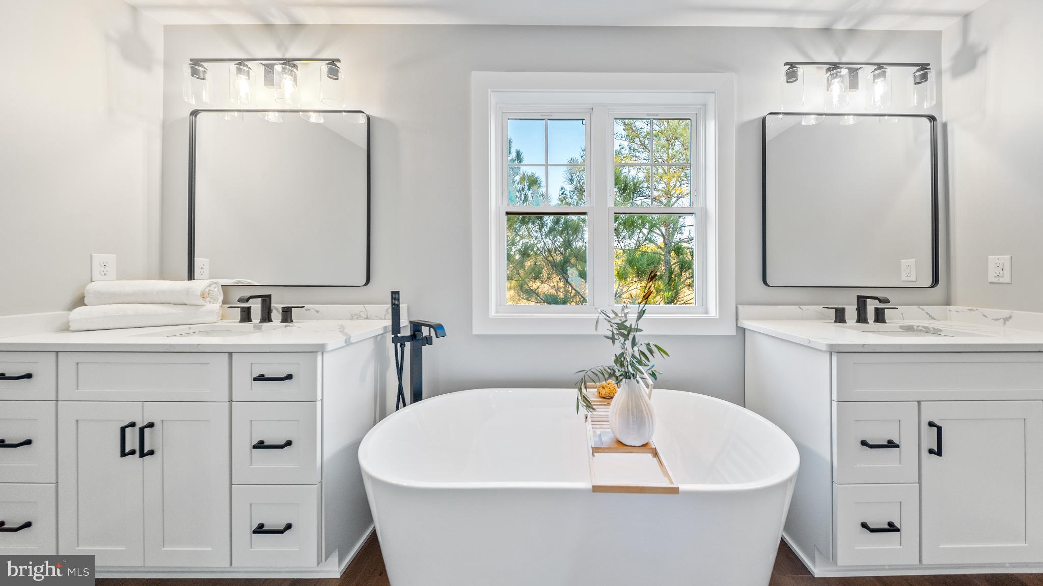 LIGHTHOUSE SOUND - Residential