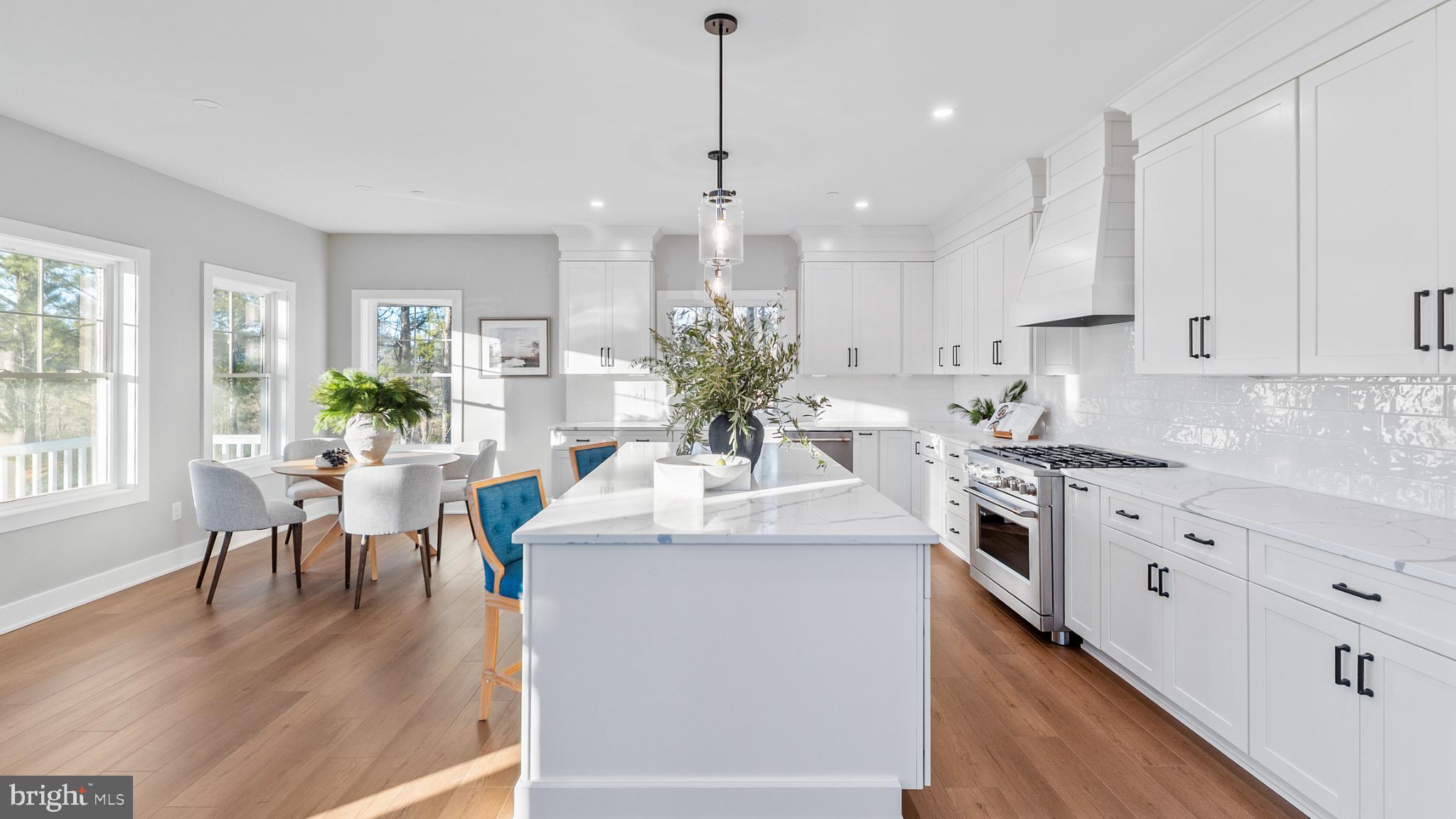 LIGHTHOUSE SOUND - Residential