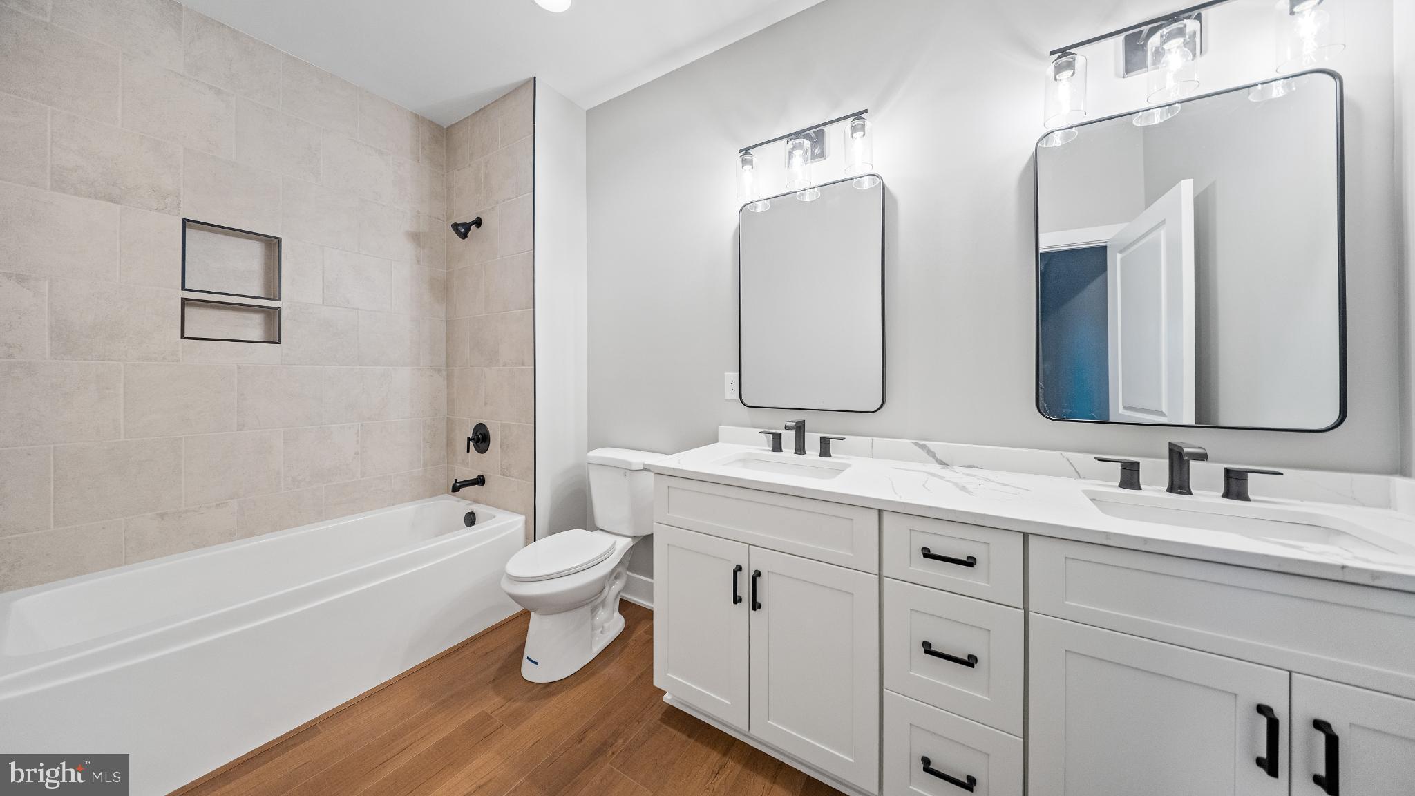 LIGHTHOUSE SOUND - Residential