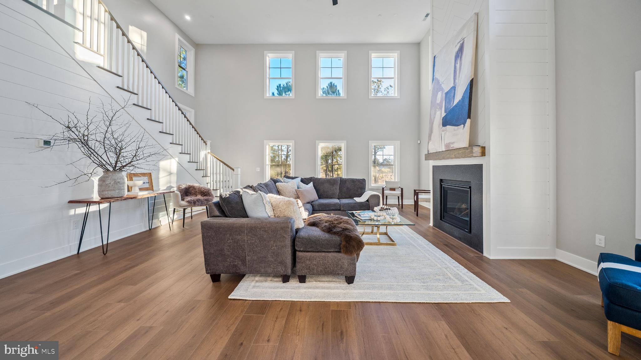 LIGHTHOUSE SOUND - Residential