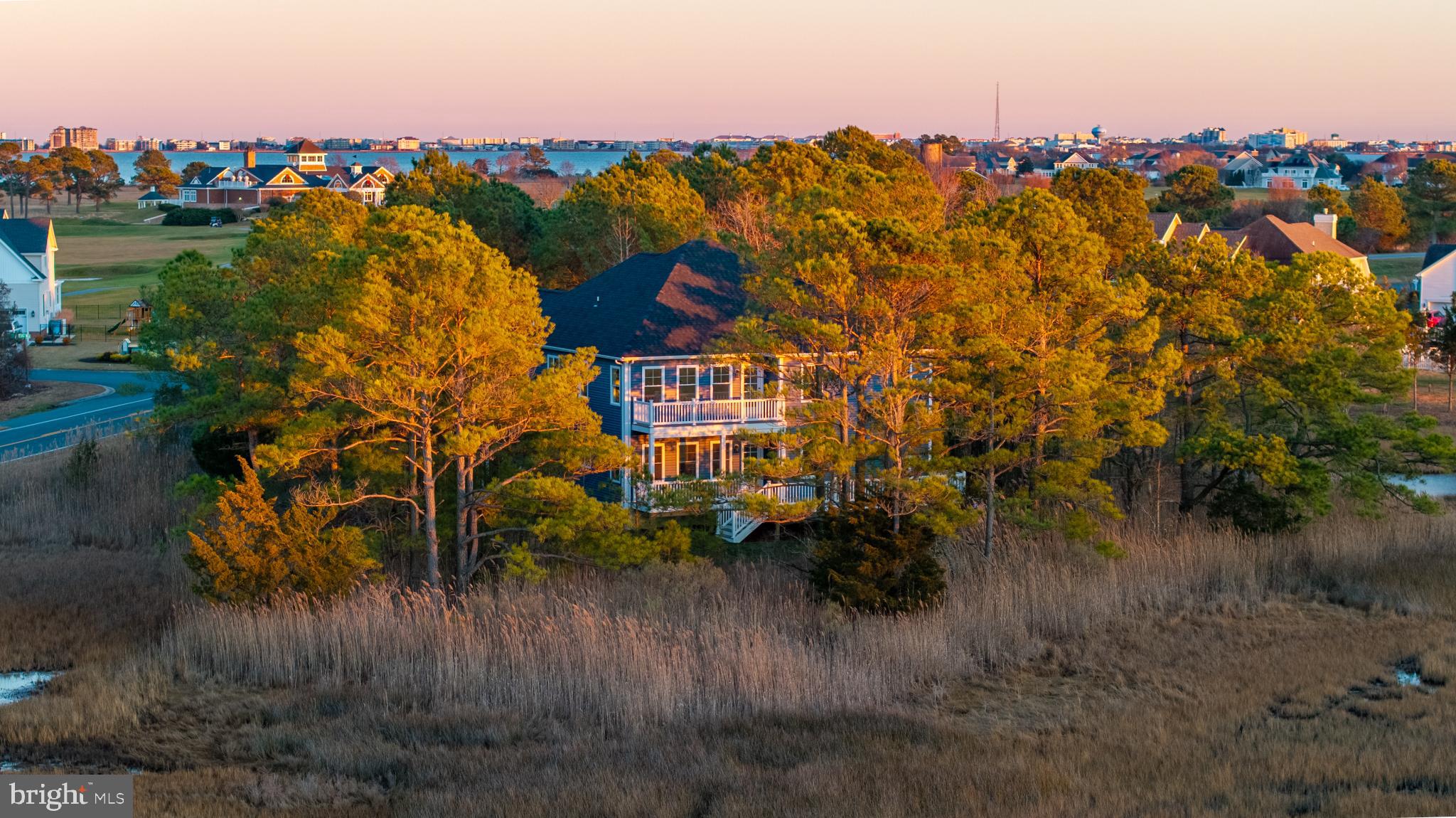 LIGHTHOUSE SOUND - Residential