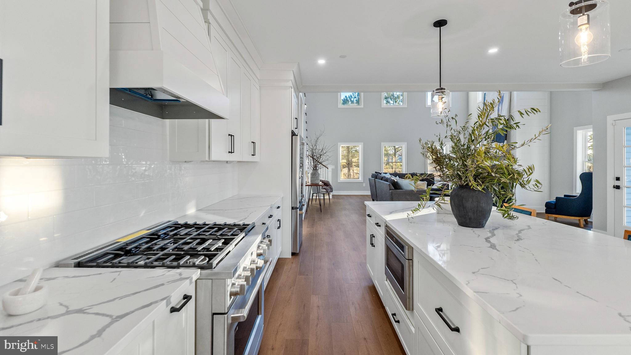 LIGHTHOUSE SOUND - Residential