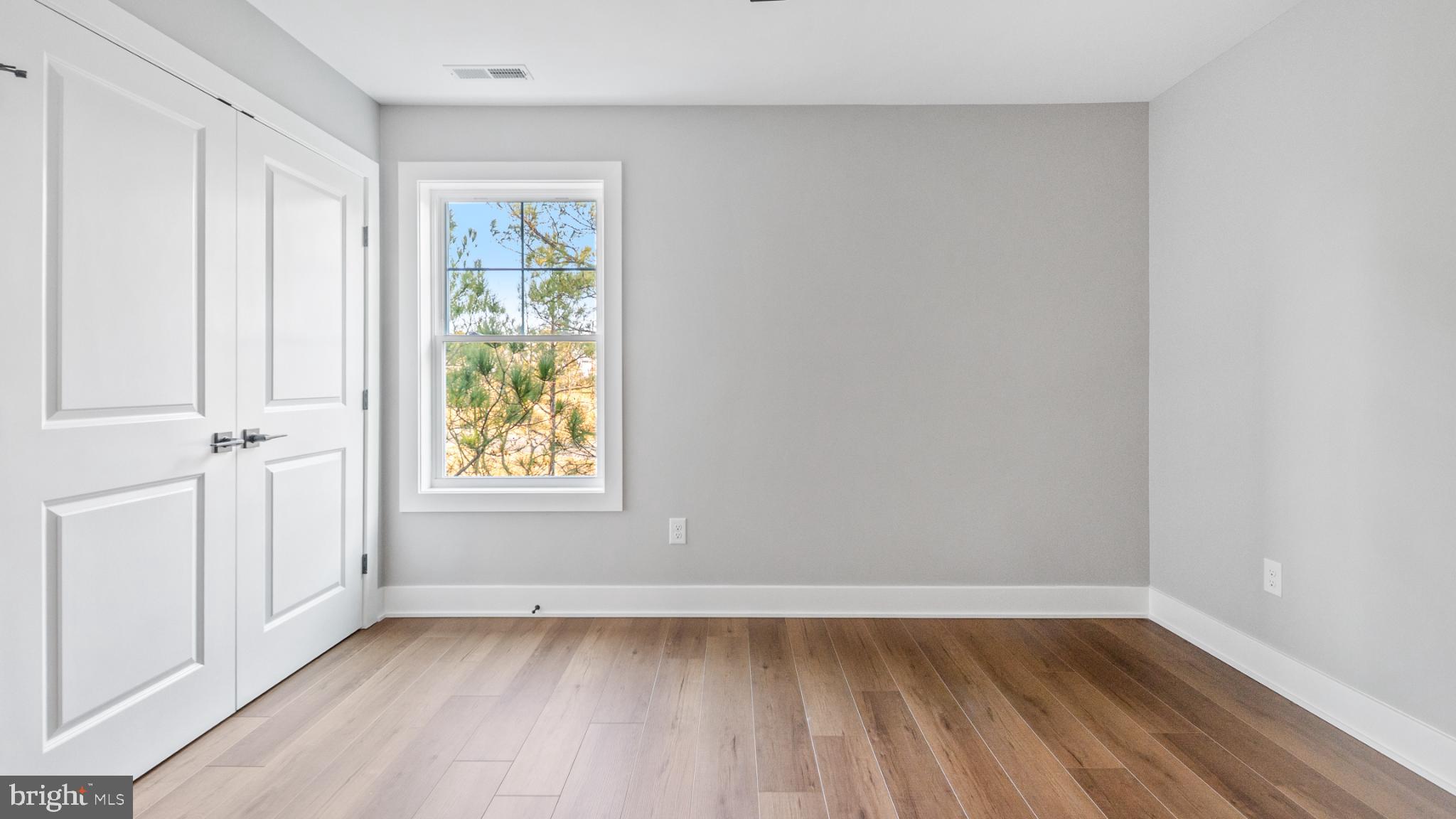 LIGHTHOUSE SOUND - Residential