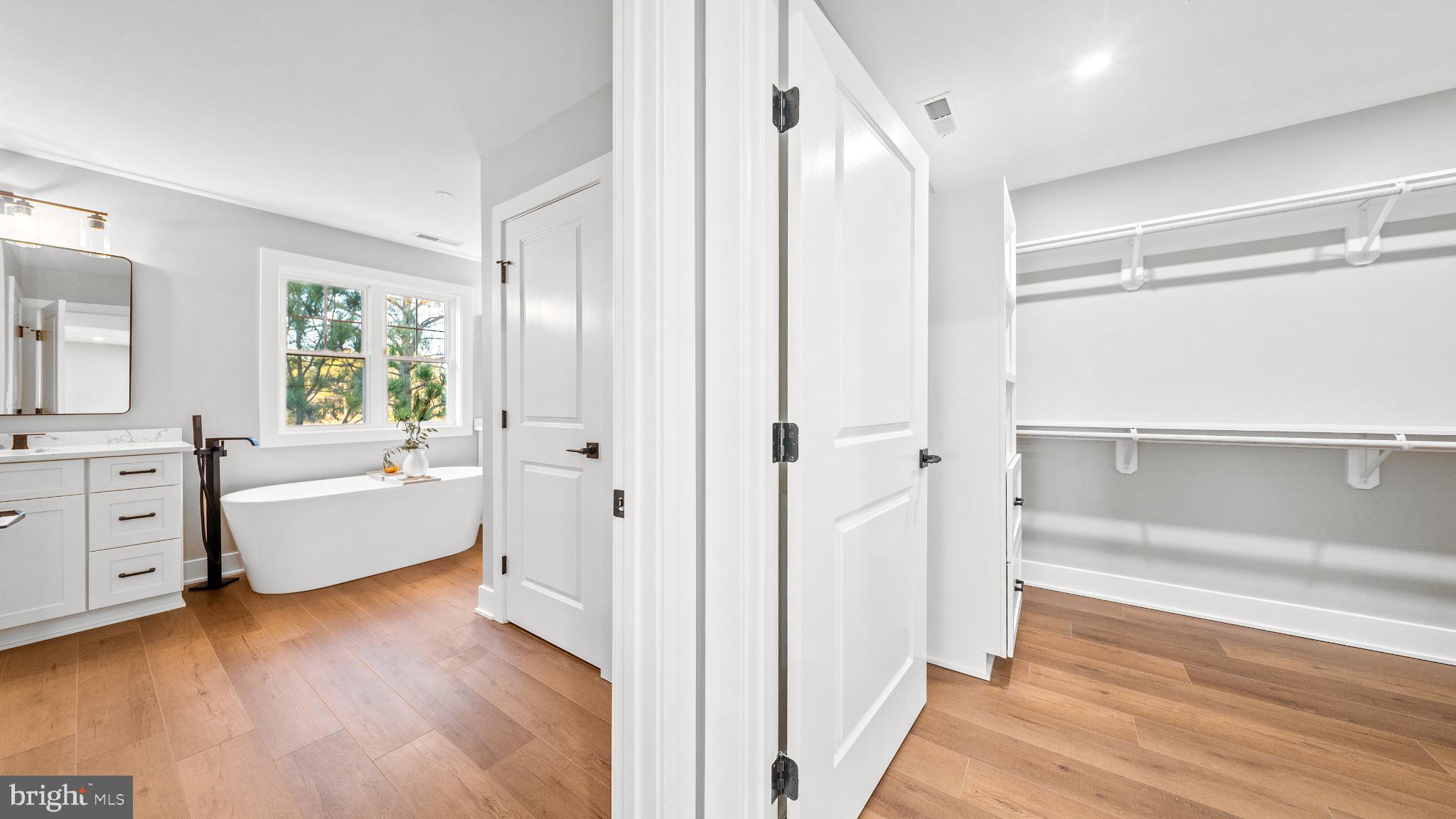 LIGHTHOUSE SOUND - Residential