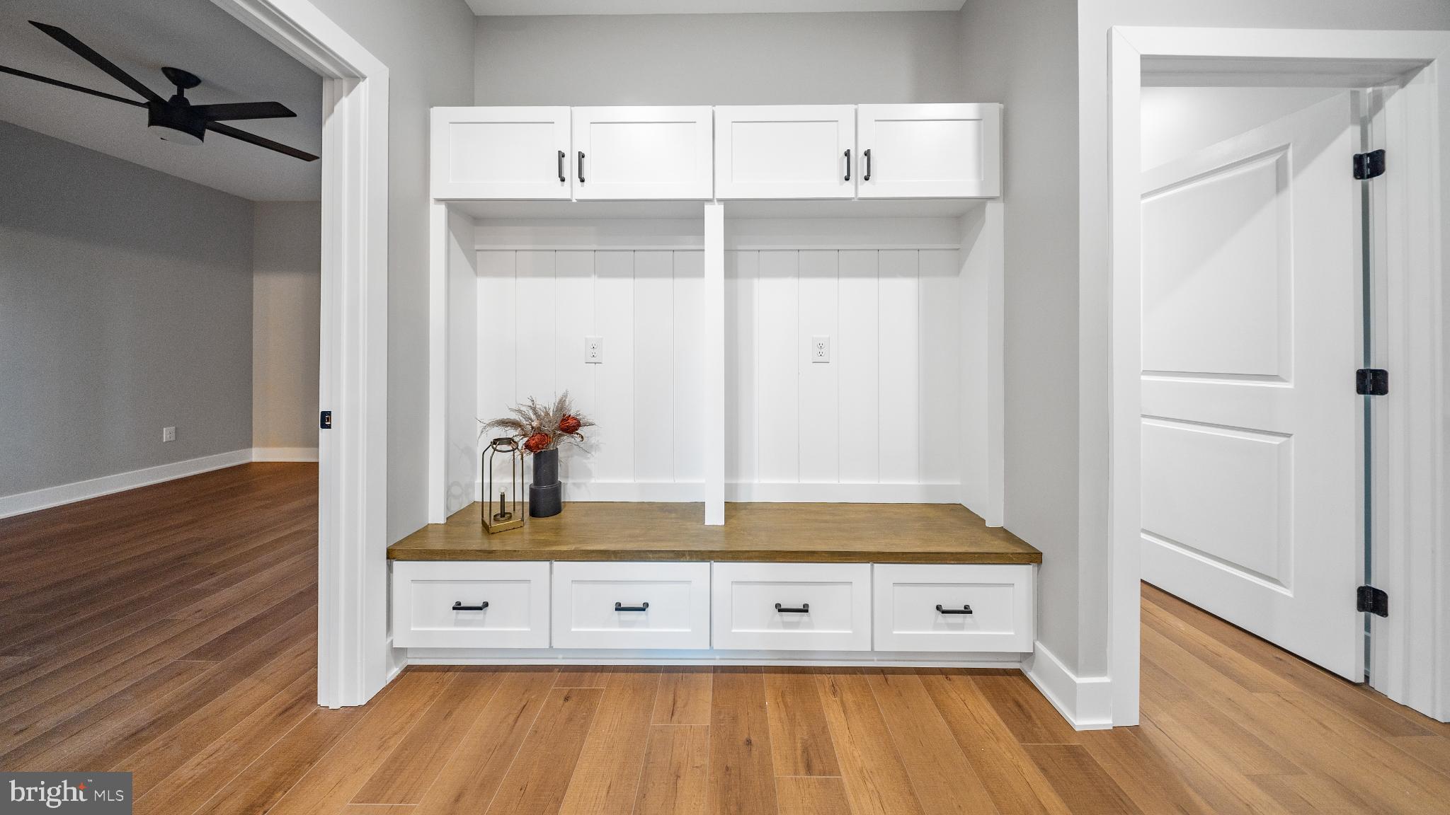 LIGHTHOUSE SOUND - Residential