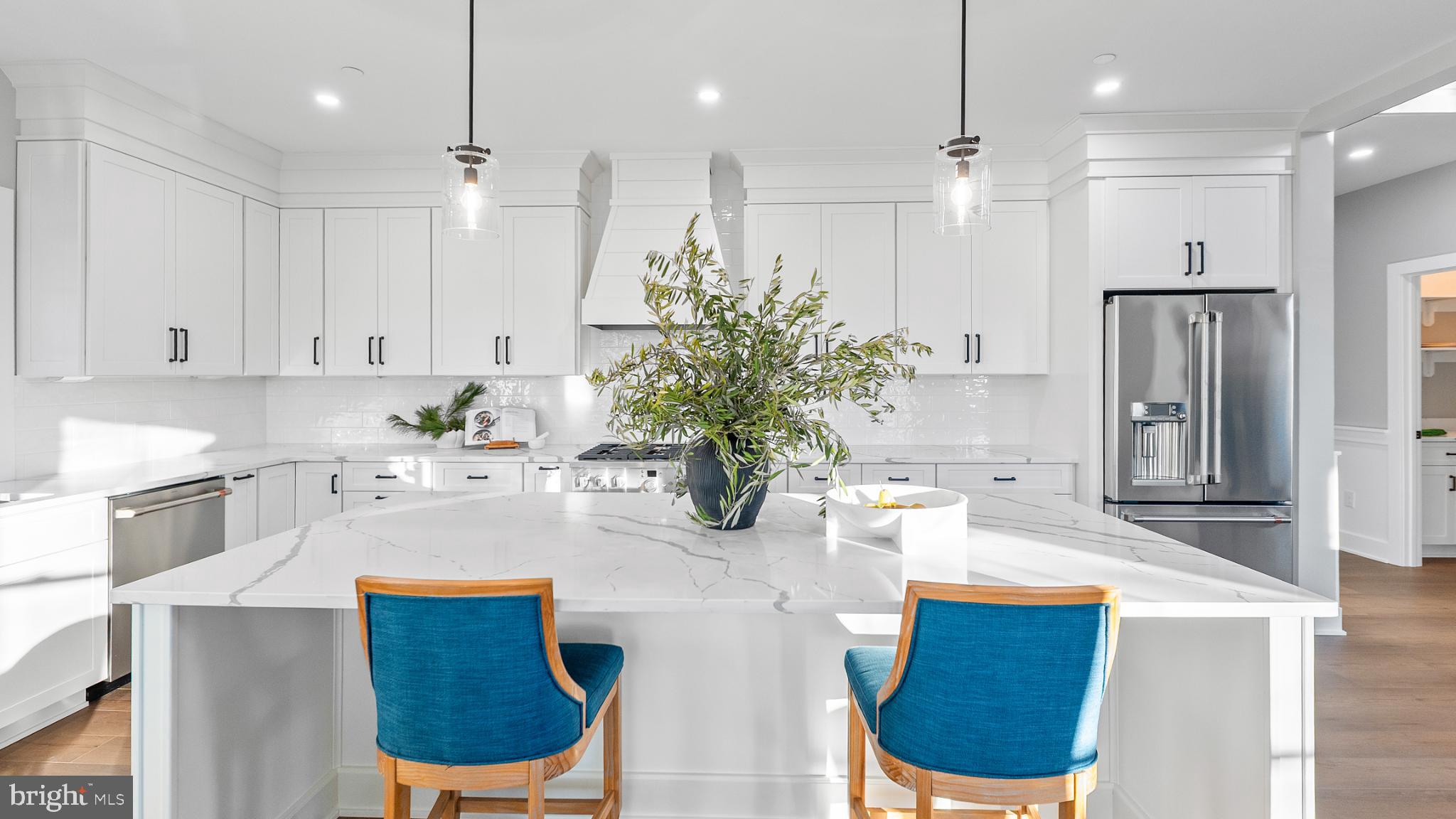 LIGHTHOUSE SOUND - Residential