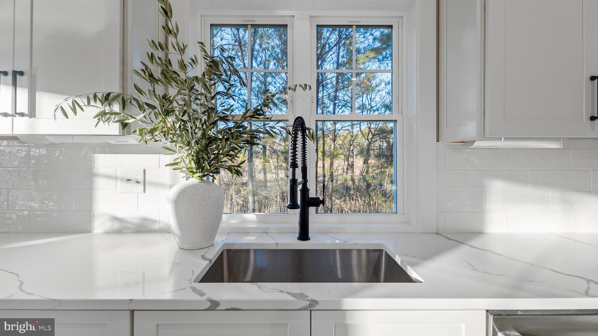 LIGHTHOUSE SOUND - Residential