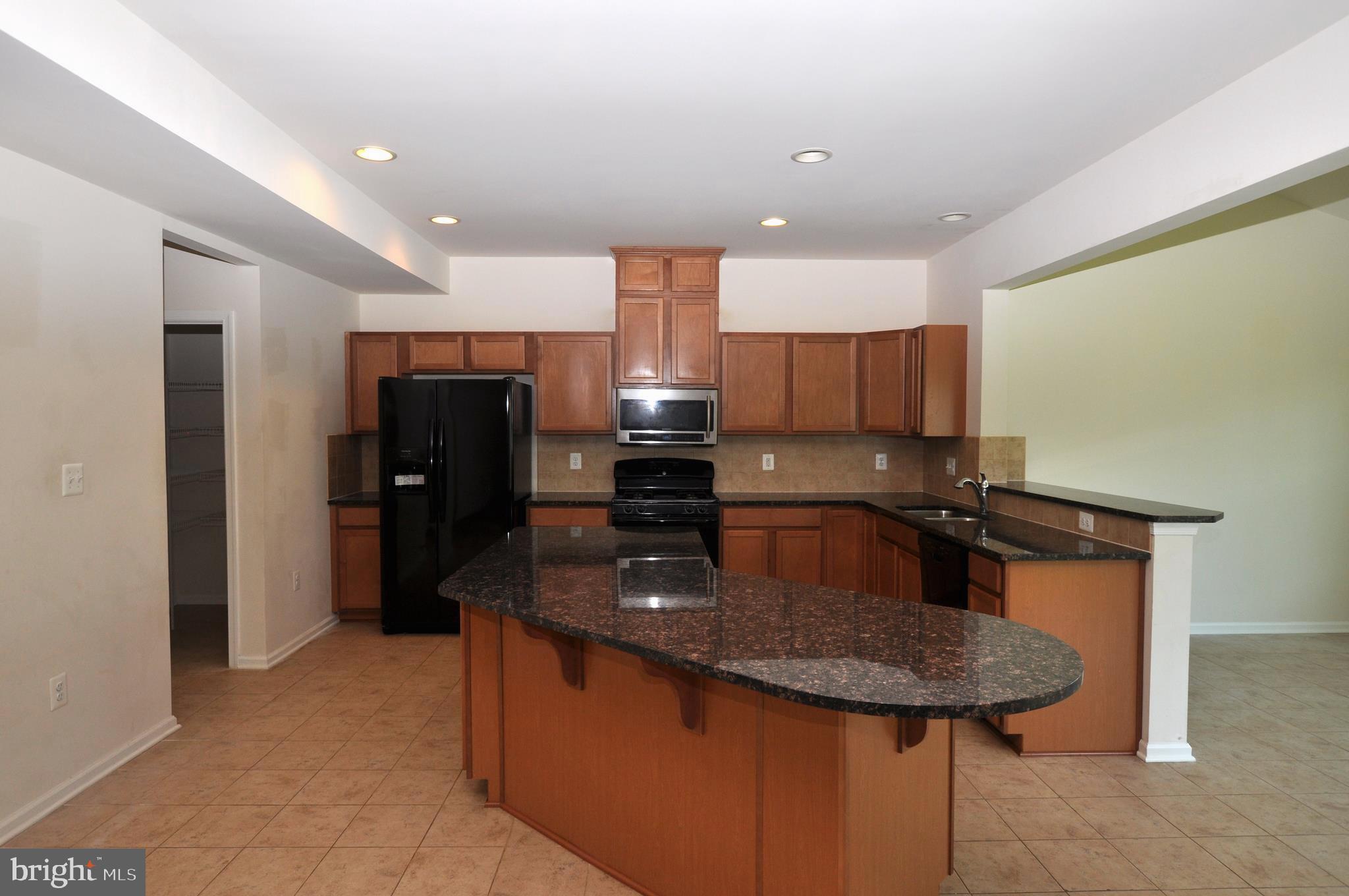 THREE FLAGS - Residential