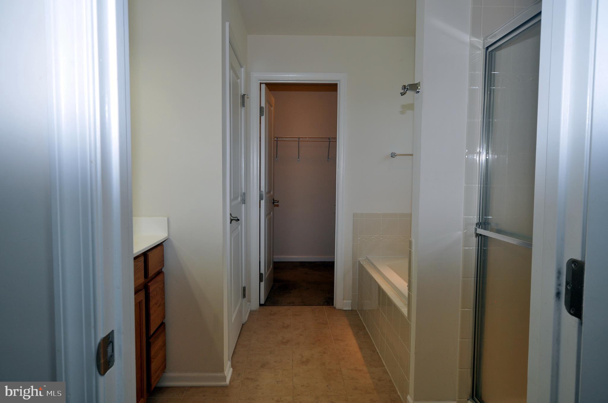 THREE FLAGS - Residential