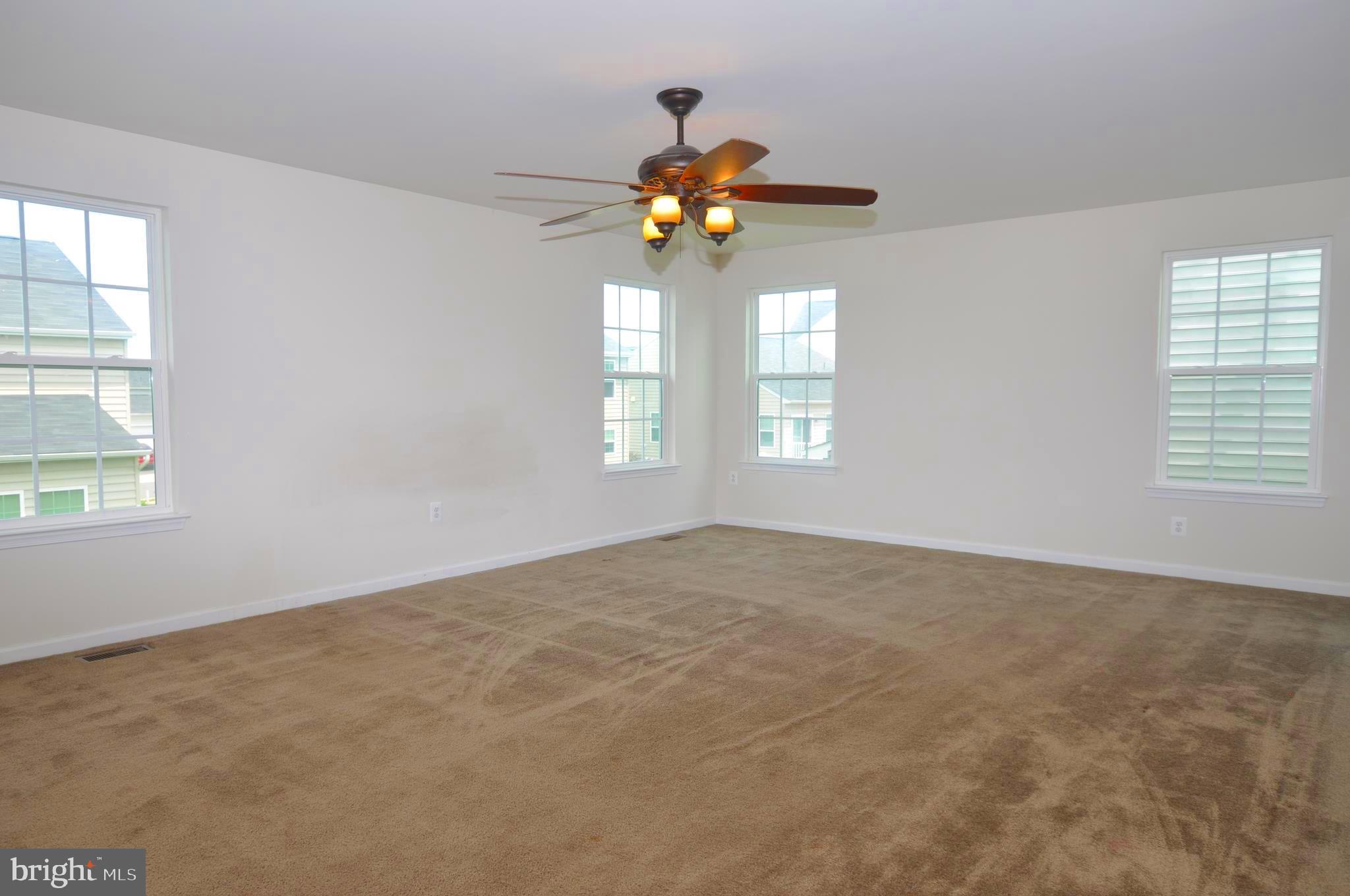 THREE FLAGS - Residential