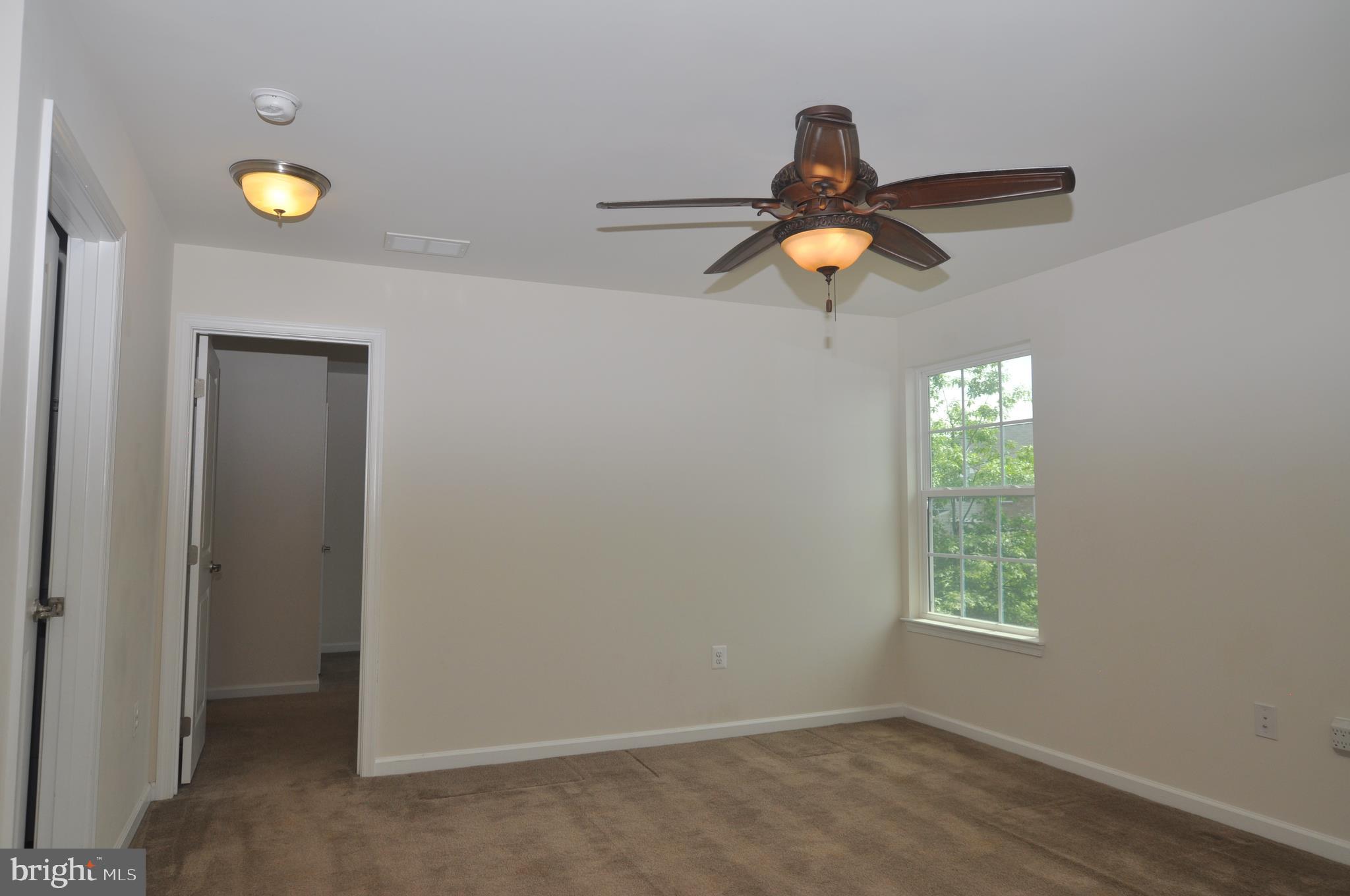 THREE FLAGS - Residential