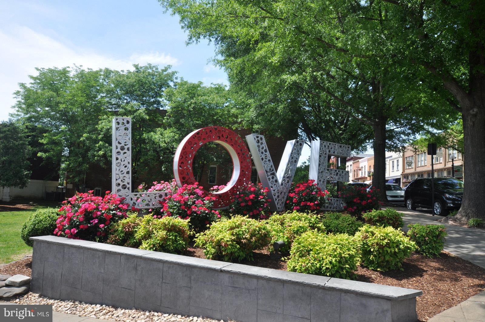 THREE FLAGS - Residential