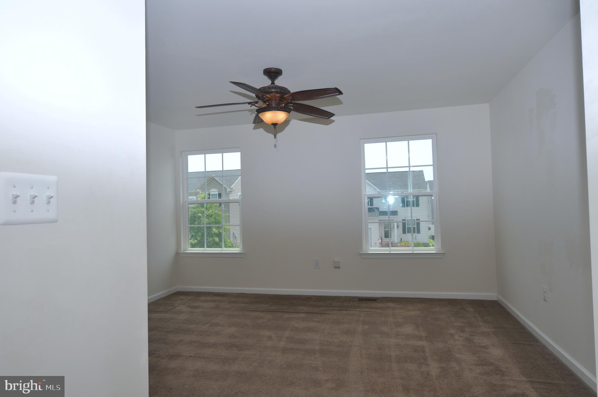 THREE FLAGS - Residential