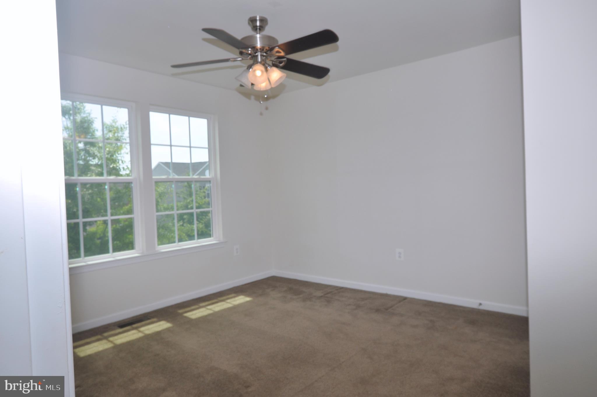 THREE FLAGS - Residential