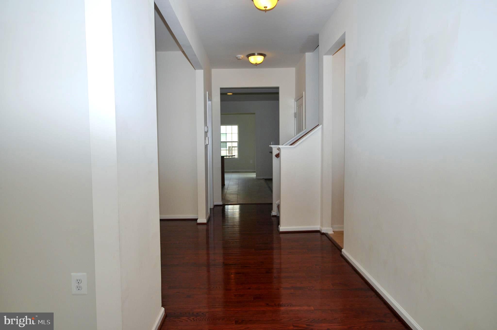 THREE FLAGS - Residential