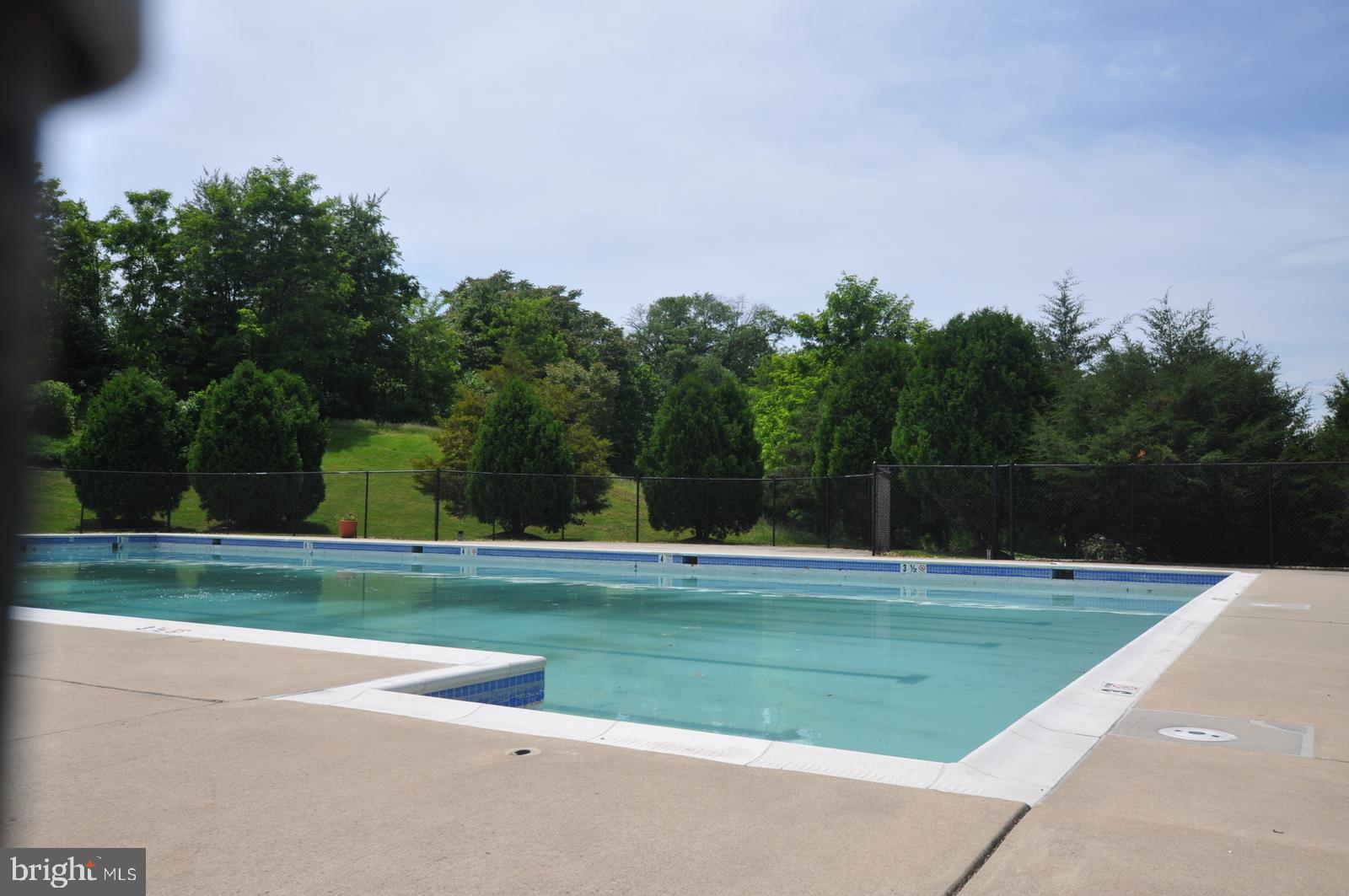 THREE FLAGS - Residential