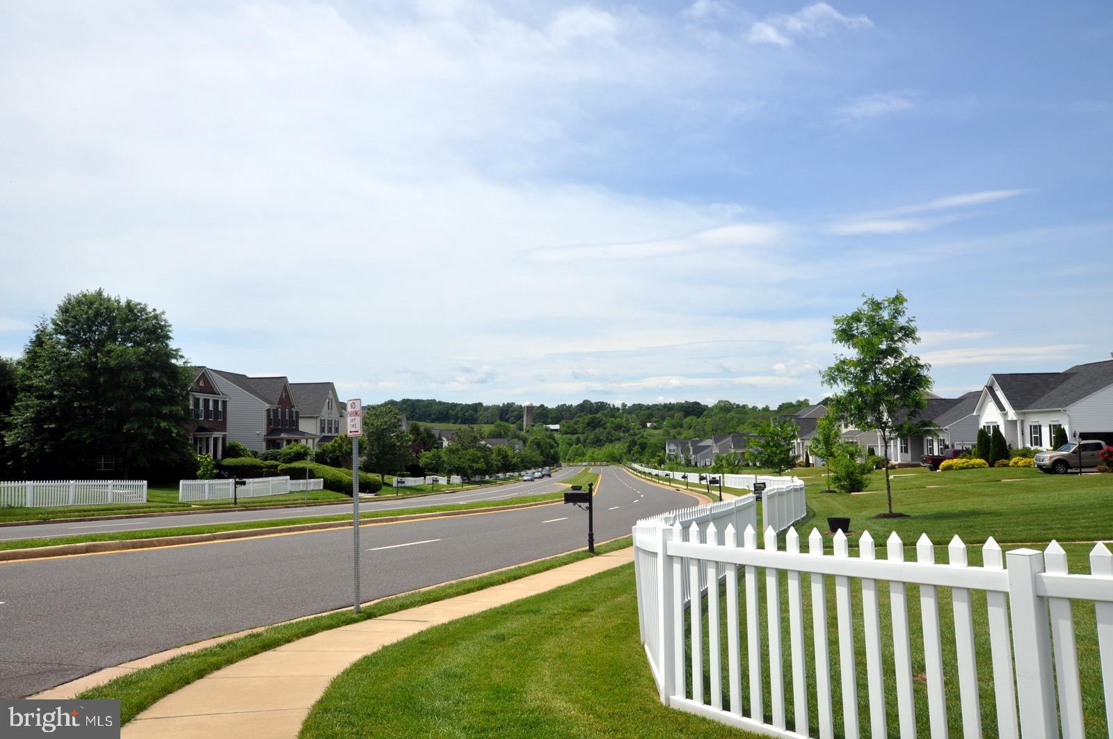 THREE FLAGS - Residential